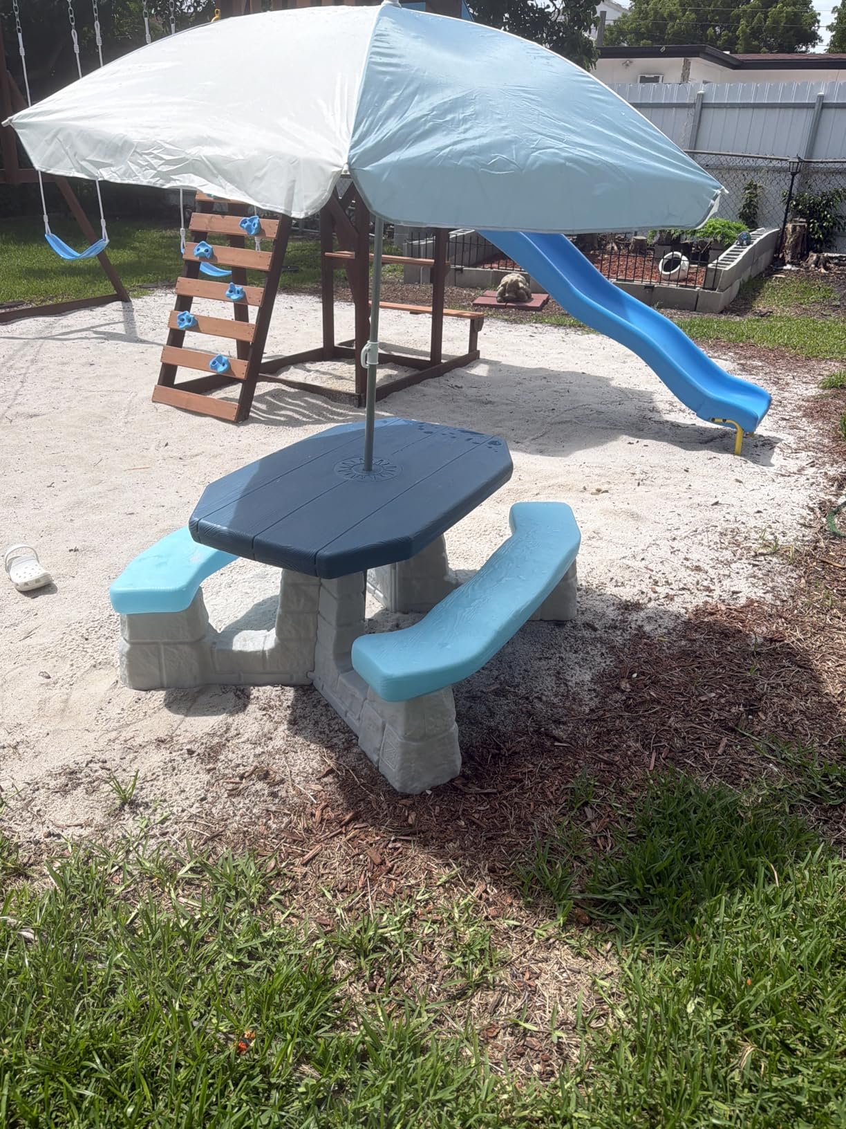 Step2 Sun and Fun Picnic Table with Umbrella for Kids, Outdoor Table and Bench Set, Seats 4, Ages 3+ Years customer photo 1