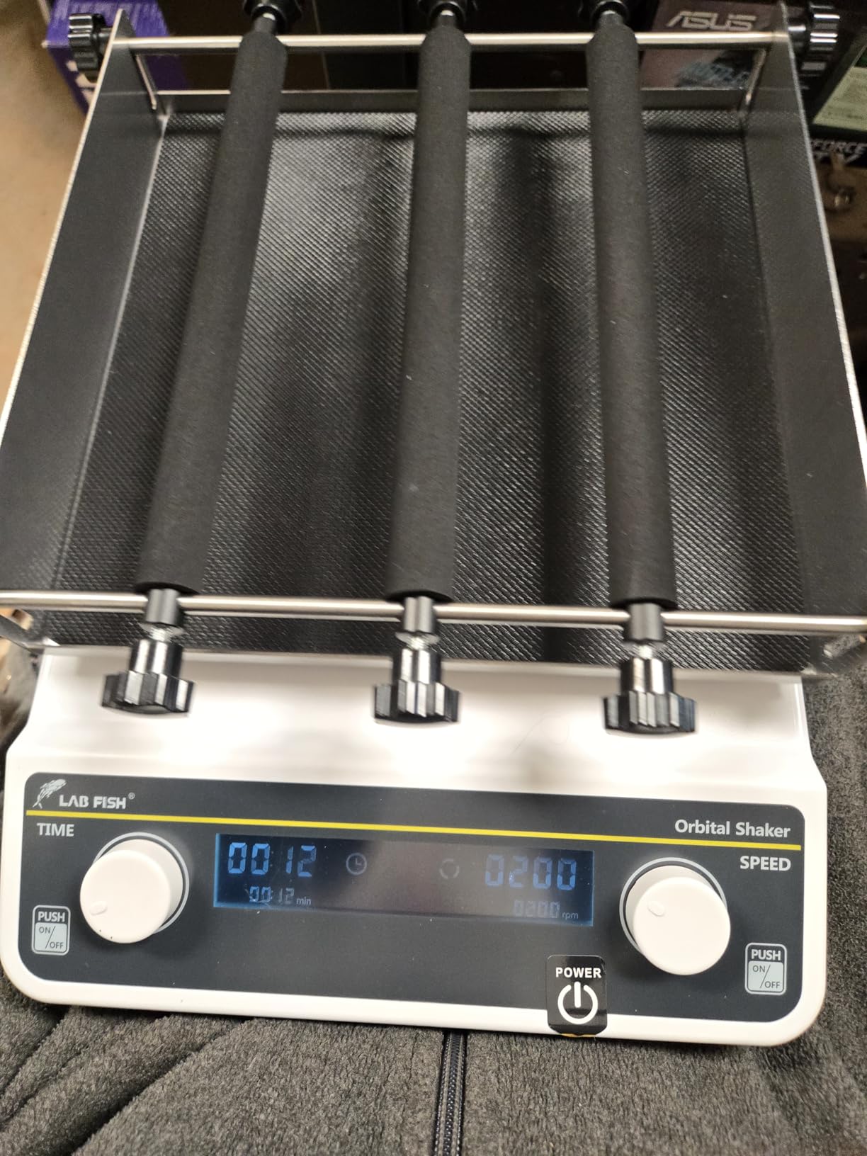 LAB FISH Digital Orbital Shaker, 40-200 RPM Lab Shaker with Timer, 9.85x9.85 Inch Platform, 2KG Capacity, for Chemical & Biological Mixing, Culturing customer photo 1