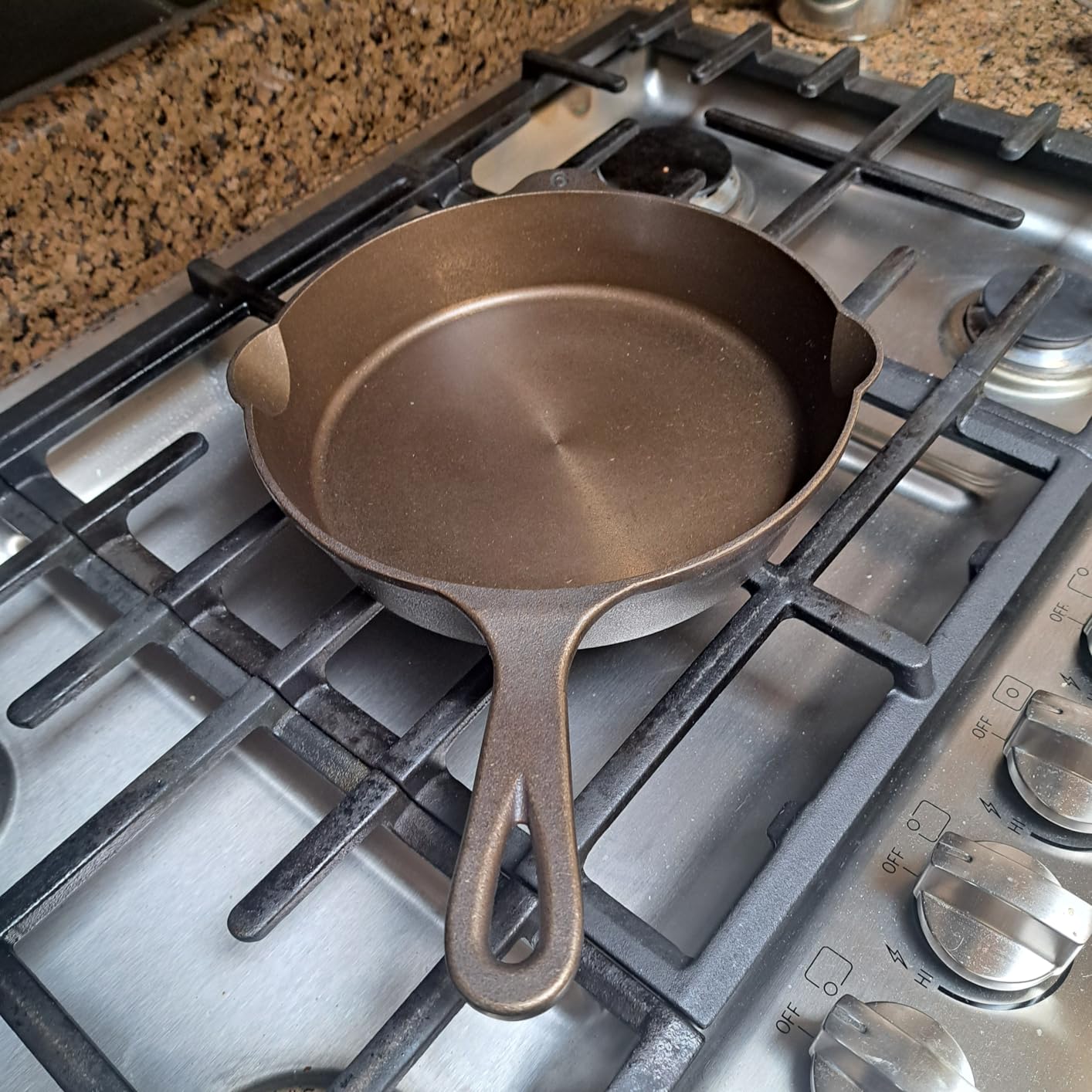Lancaster Cast Iron No. 6 Skillet - 8 3/4 inch diameter Pre-seasoned Frying Pan, Made in USA customer photo 1