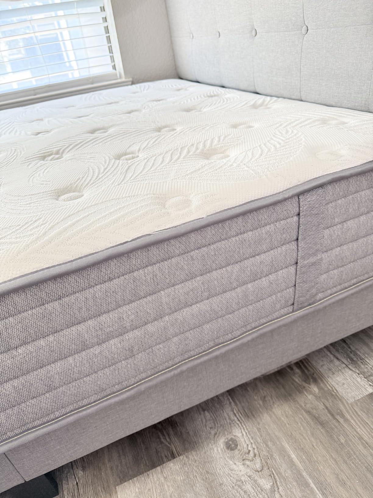 KOW Queen Mattress, 12 Inch Memory Foam Mattress Queen Size Mattresses in A Box with Washable Removable Cover, Medium Firm, Fiberglass Free, Made in USA & CertiPUR-US Certified customer photo 2