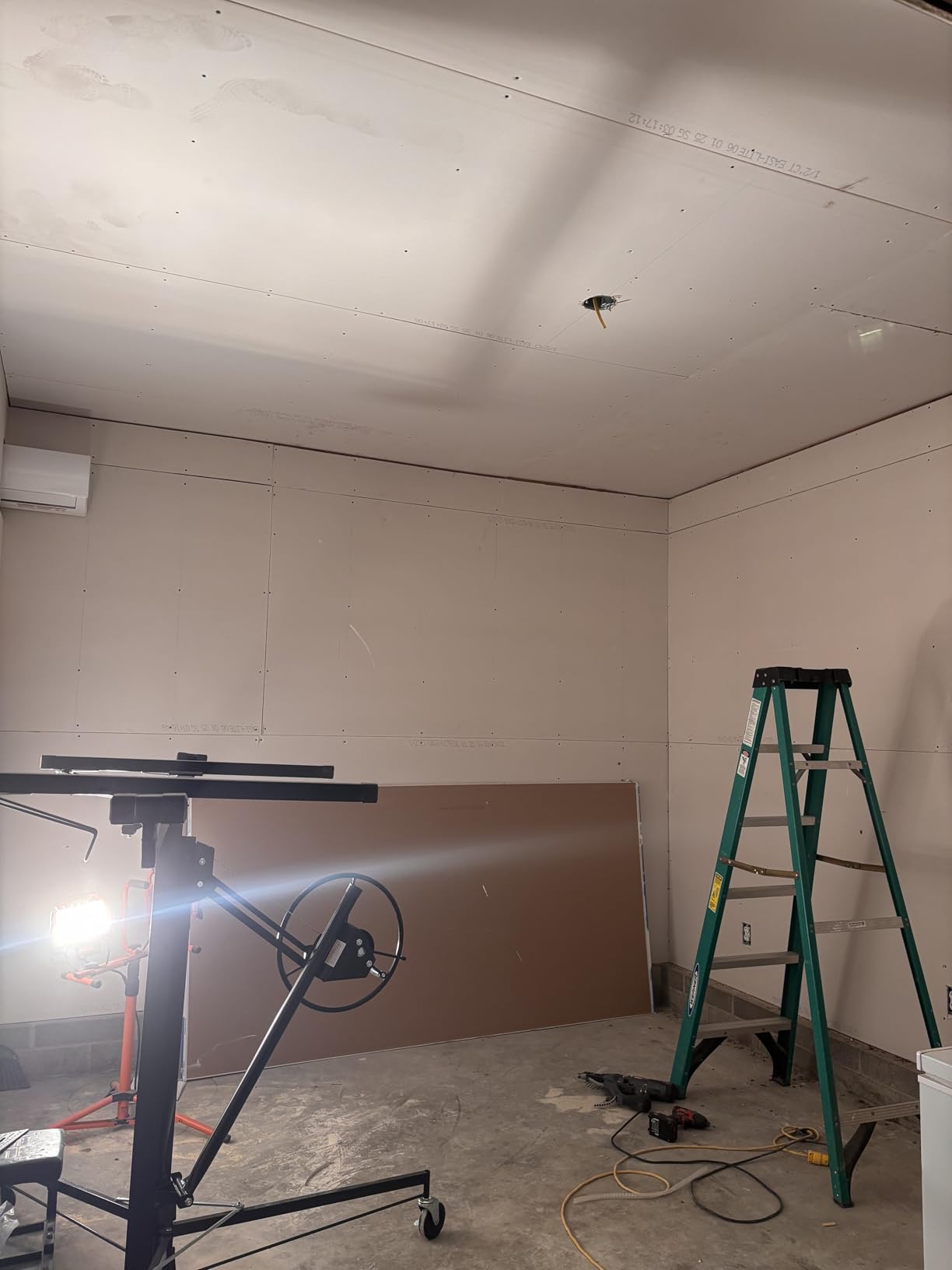 GarveeTech Drywall Lift 16 ft,Drywall Rolling Lifter Panel,150 LBS Heavy Duty Sheetrock Lift,Drywall Lift Panel Hoist Jack with 360° Adjustable Telescopic Arm & 3 Lockable Wheels customer photo 2