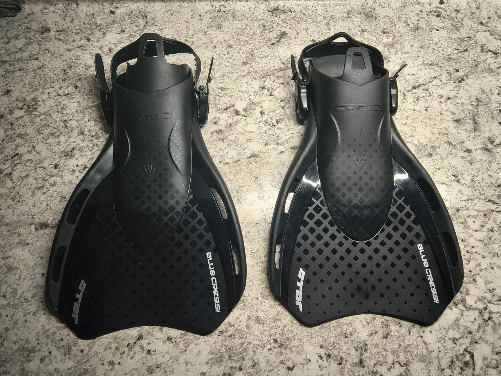 Cressi Traveler Set - Adult Snorkel Set Wide View Mask, Dry Top Snorkel and Fins - Comfortable and Light - Designed in Italy customer photo 1