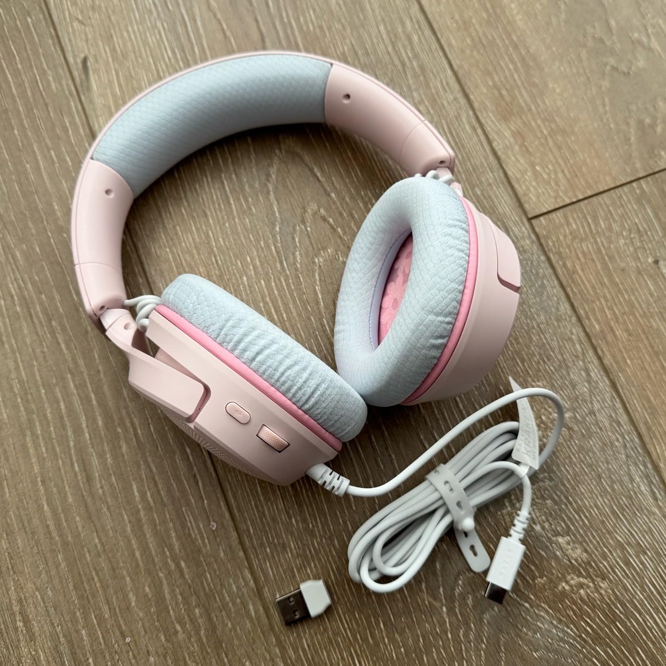 Razer Kraken V4 X Wired Gaming Headset: 40mm Drivers - Cardioid Mic - Memory Foam Cushions - Chroma RGB Lighting - Type C & Type A Cable - for PC, Mac, PS5, Nintendo Switch 2, Steam Deck - My Melody Edition customer photo 2