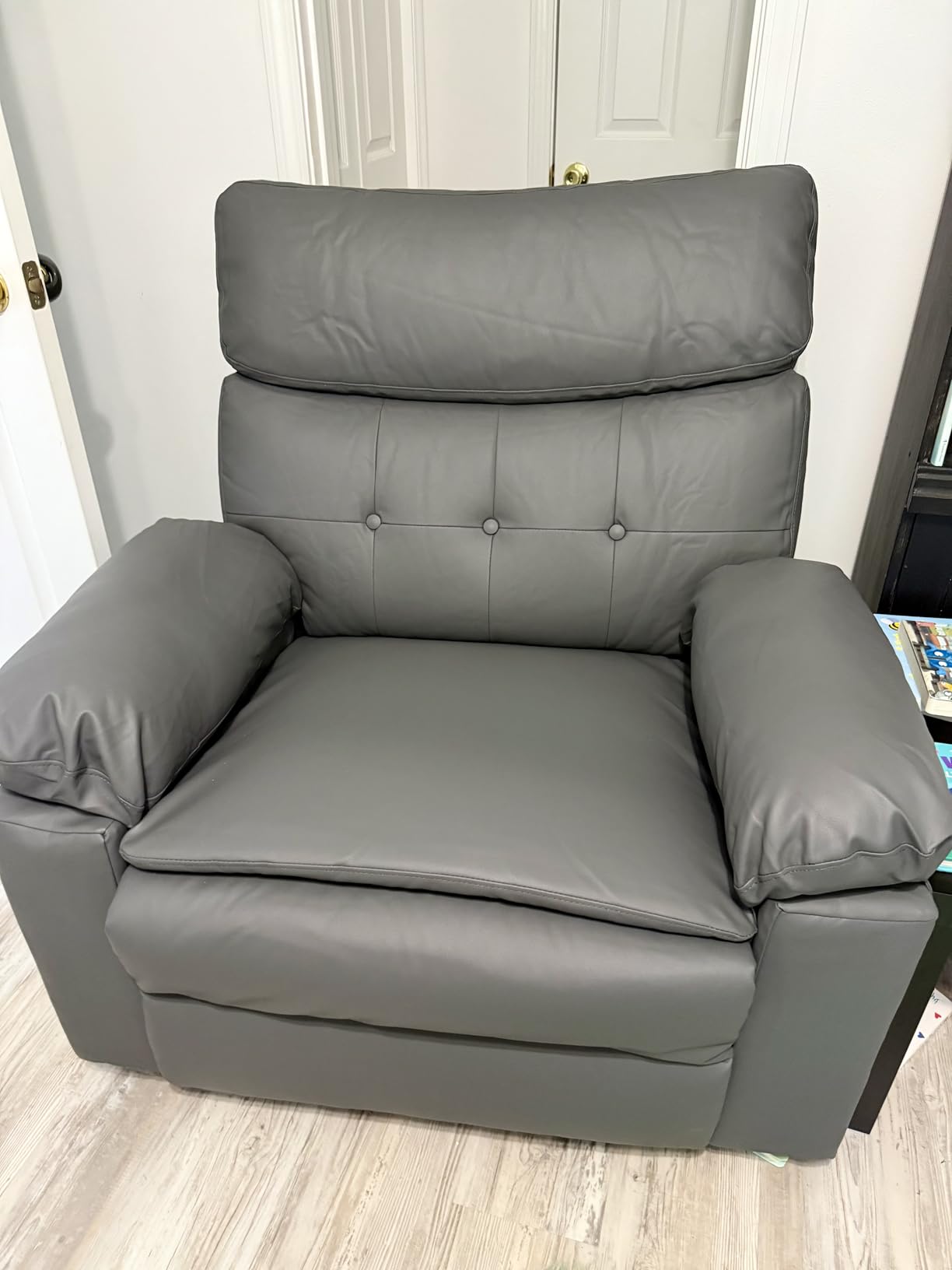 GarveeHome Leather Recliner Chair - Heat and Massage, Swivel Rocker Manual Recliner for Adults, Lazy Rocking Chair with Comfort Arms and Back Single Sofa for Living Room customer photo 1
