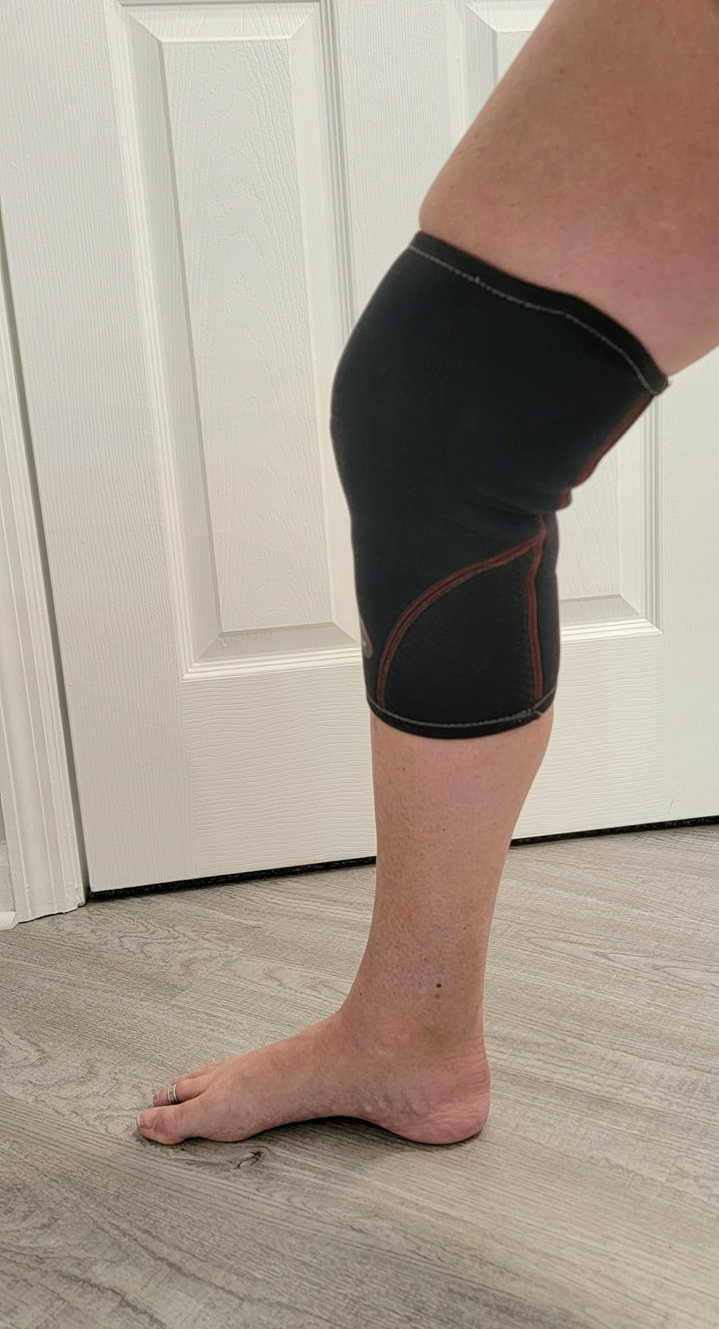 McDavid Knee Compression Sleeves. Lightweight Neoprene Support, Men/Women, for Left & Right Knee, Fits Men & Women, Includes 1 Sleeve, Black customer photo 1