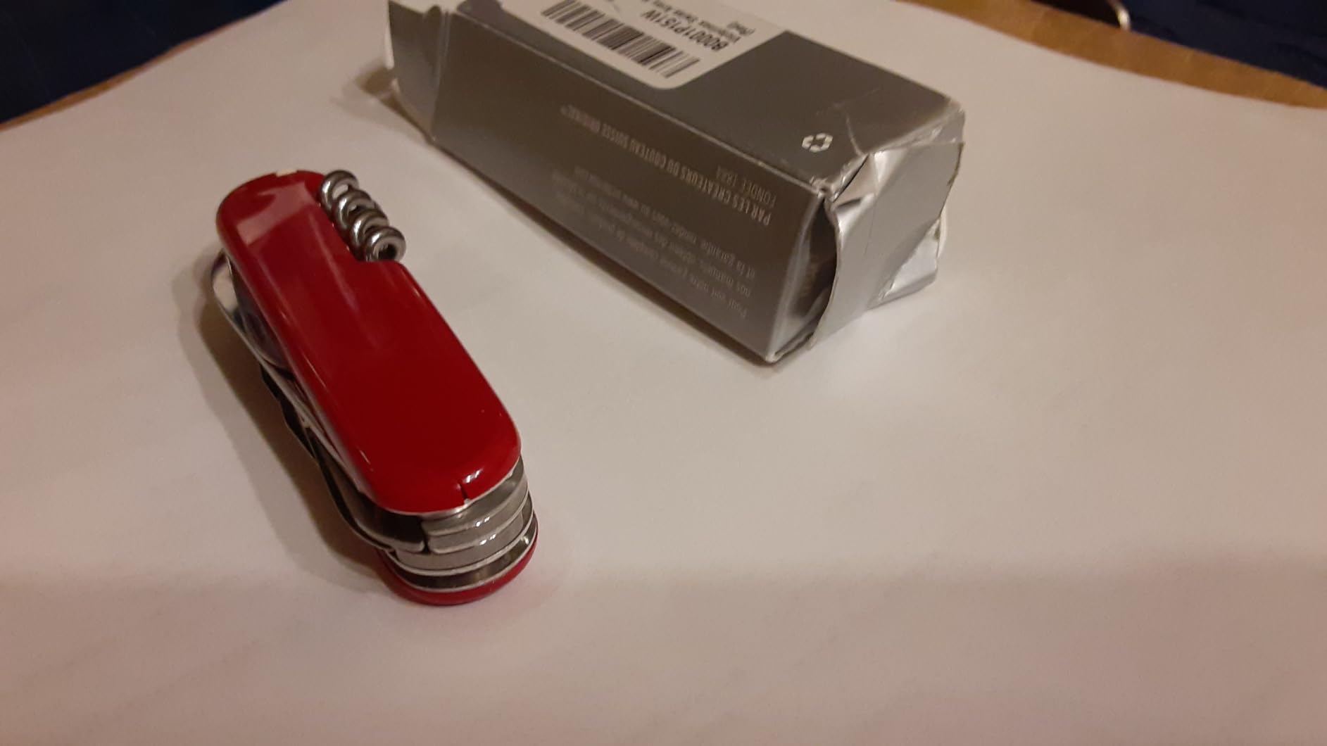 Huntsman Swiss Army Knife, 15 Functions, Swiss Made Pocket Knife with Large Blade, Screwdriver, Scissors and Wood Saw - Red customer photo 1