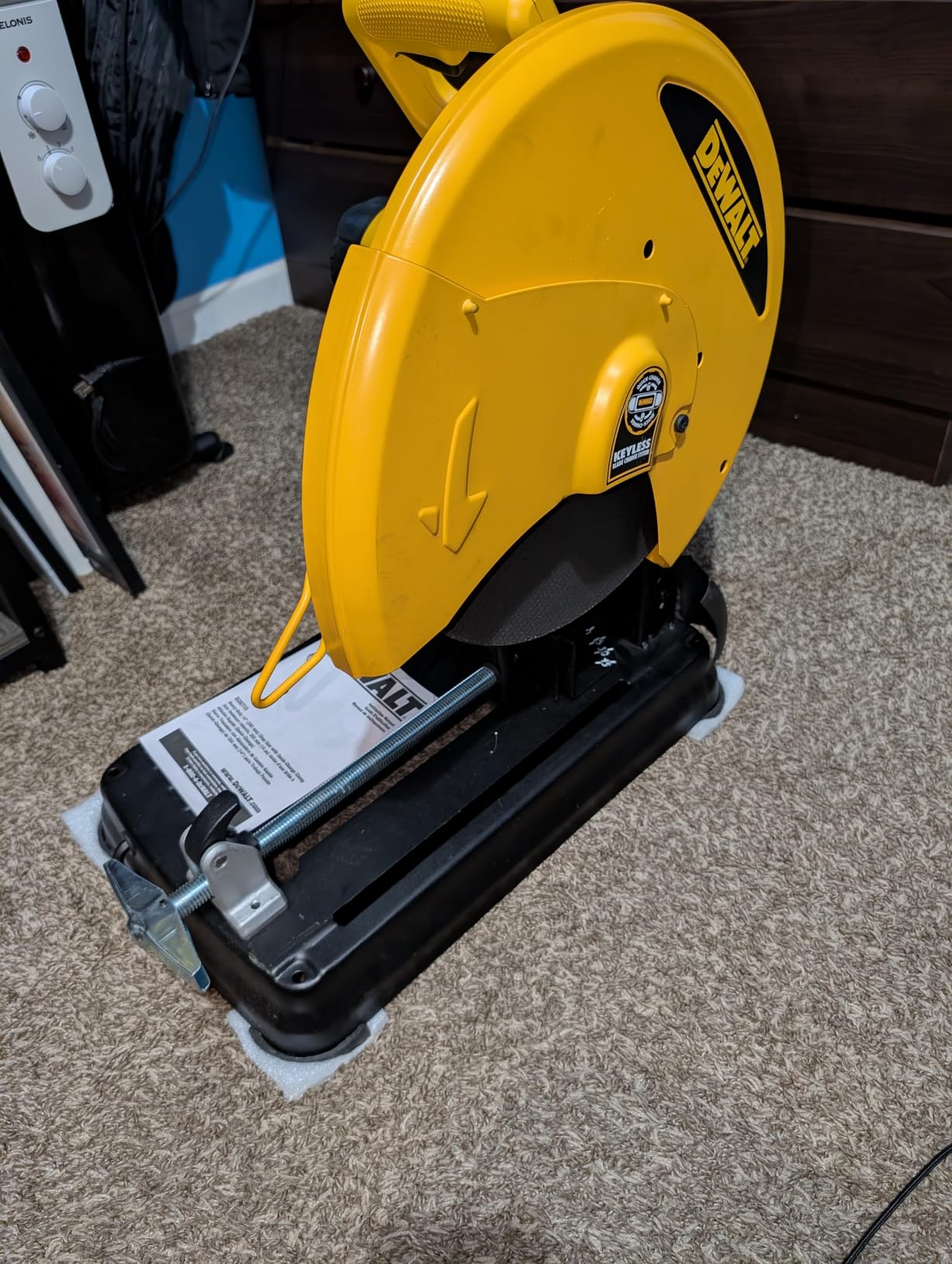 DEWALT Chop Saw, Quick-Change, 14-Inch, Old Model (D28715) customer photo 2