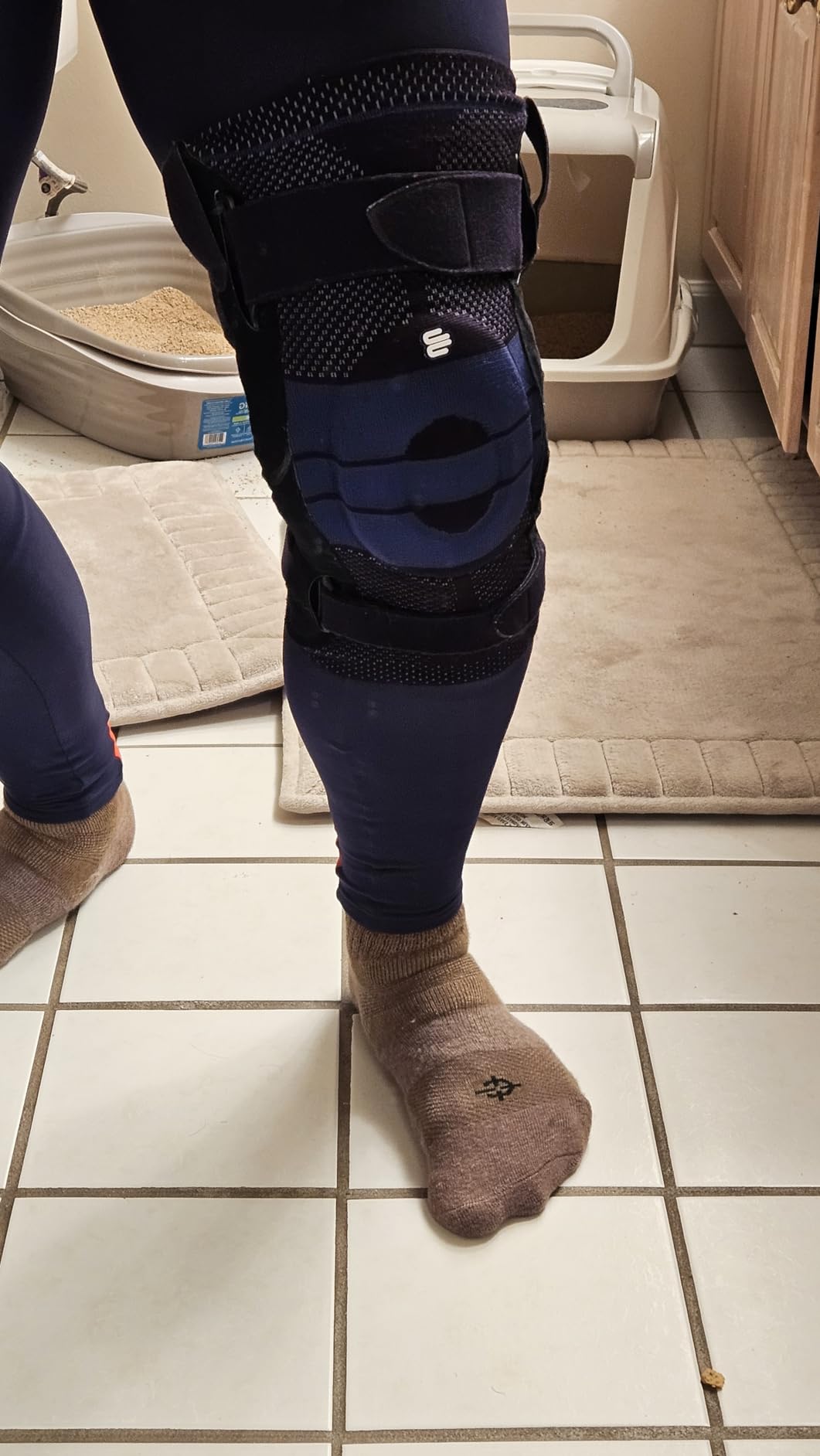 Bauerfeind GenuTrain S Hinged Knee Brace Support - Advanced Stability of the Knee Joint customer photo 1