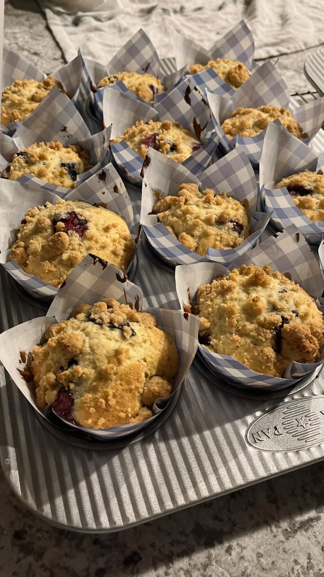 USA Pan Bakeware Muffin Pan, 12-Well, Aluminized Steel customer photo 1