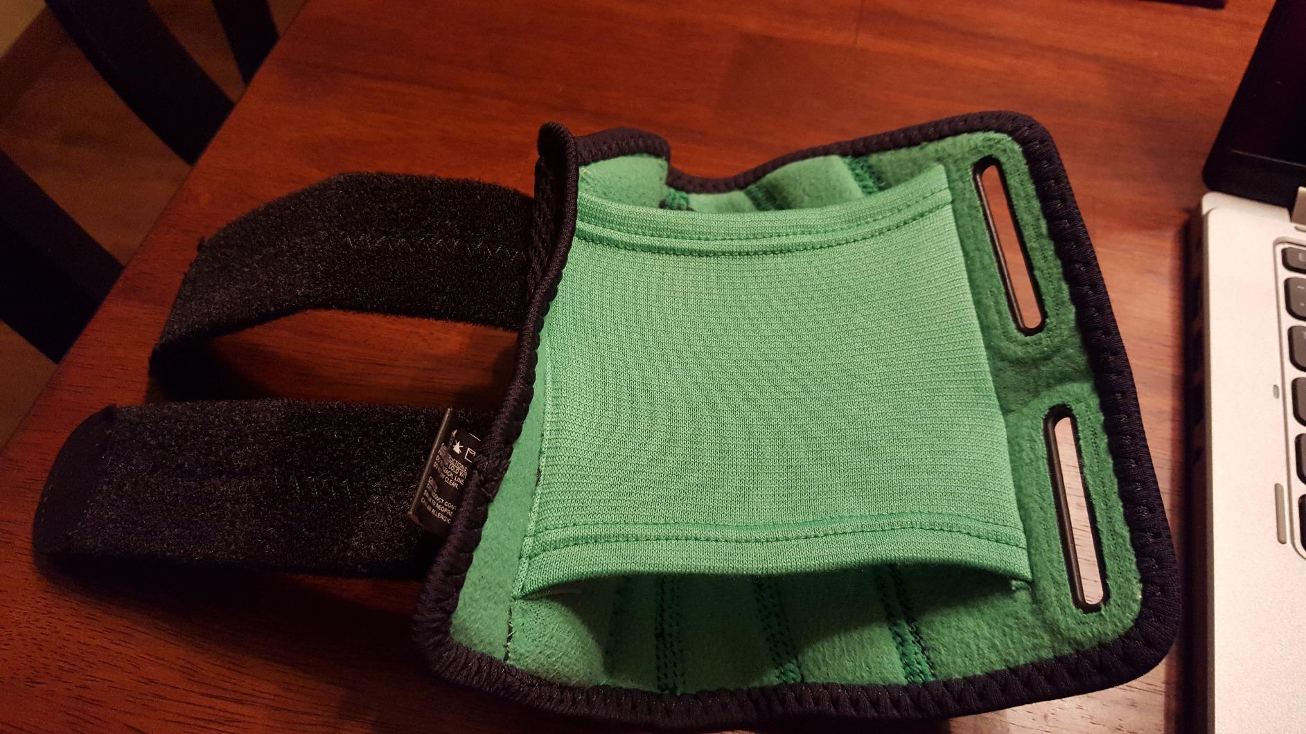 MUELLER Sports Medicine Green Fitted Wrist Brace for Men and Women, Wrist Pain Relief Support, Ideal for Carpal Tunnel, Tendonitis, Arthritis, Right Hand, Black, Small/Medium customer photo 2