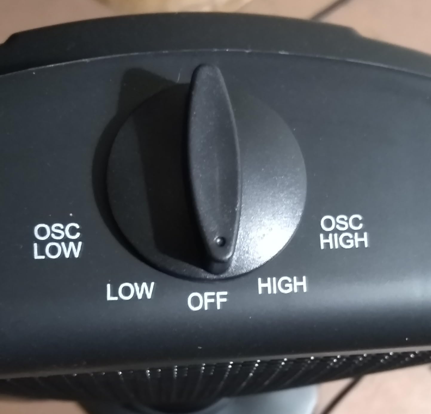 Comfort Zone Oscillating Portable Space Heater, Flat Panel, Halogen, Infrared, Electric, Adjustable Tilt, Overheat Sensor, Stay-Cool, & Tip-Over Switch, Ideal for Home, Bedroom, & Office, 800W, CZHTV9 customer photo 2
