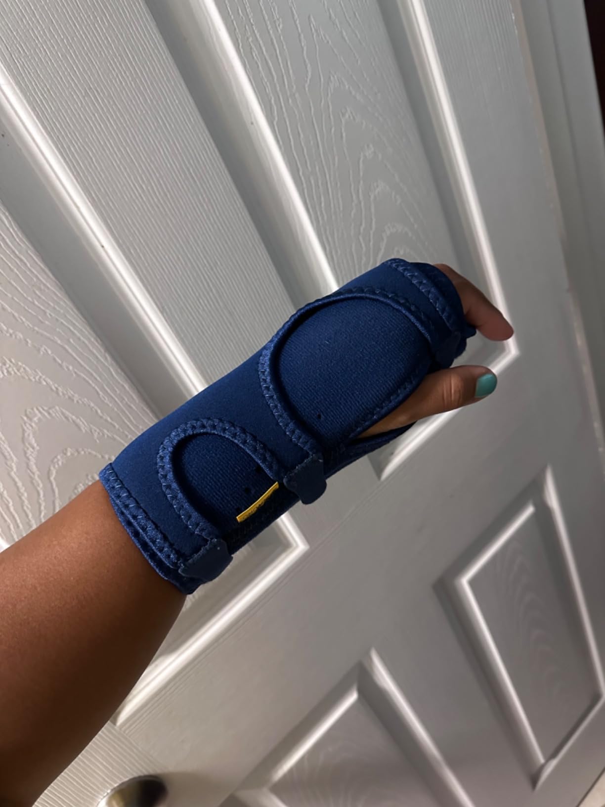 FUTURO Night Wrist Support, Left or Right, Adjustable, Helps Provide Nighttime Relief of Carpel Tunnel Symptoms, Made of Breathable Material, Easy-to-Use Sleeve Design, One Size Fits Most (48462ENR) customer photo 2