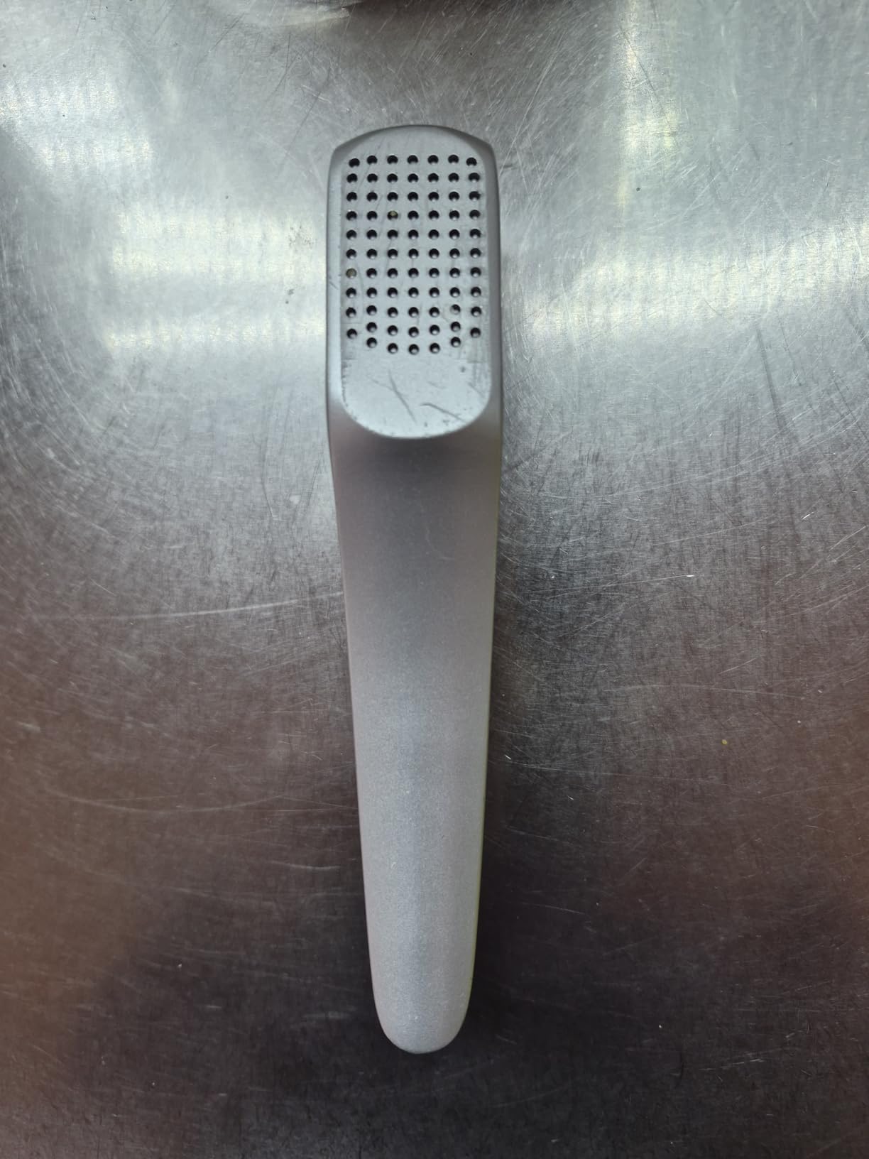 Zyliss Susi 3 Garlic Press - Garlic and Ginger Mincer - Built-In Cleaner - Garlic Crusher, Mincer and Peeler - Dishwasher Safe - Cast Aluminum customer photo 2
