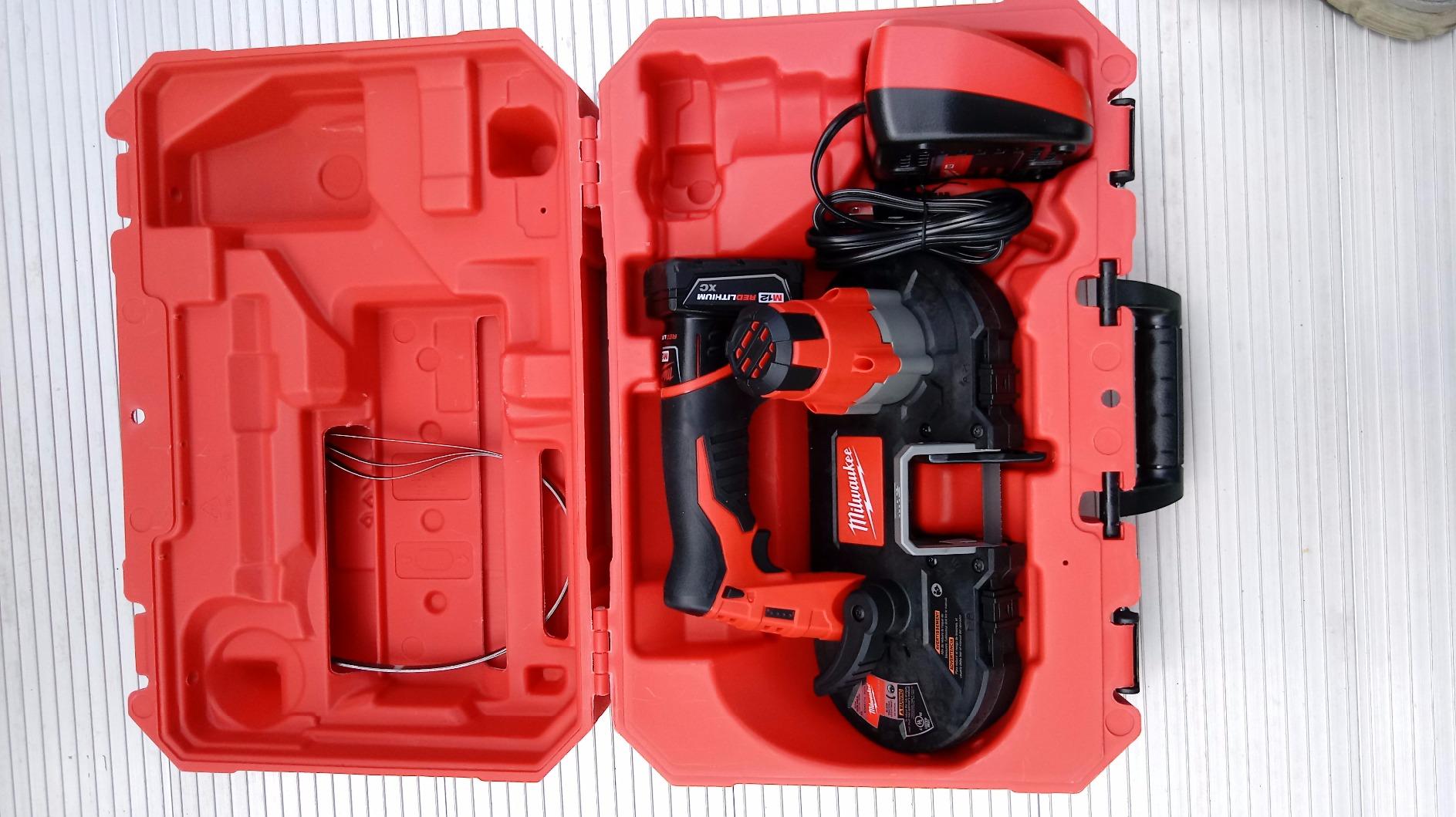 Milwaukee 2429-21XC M12 Cordless Sub-Compact Bandsaw Kit customer photo 1