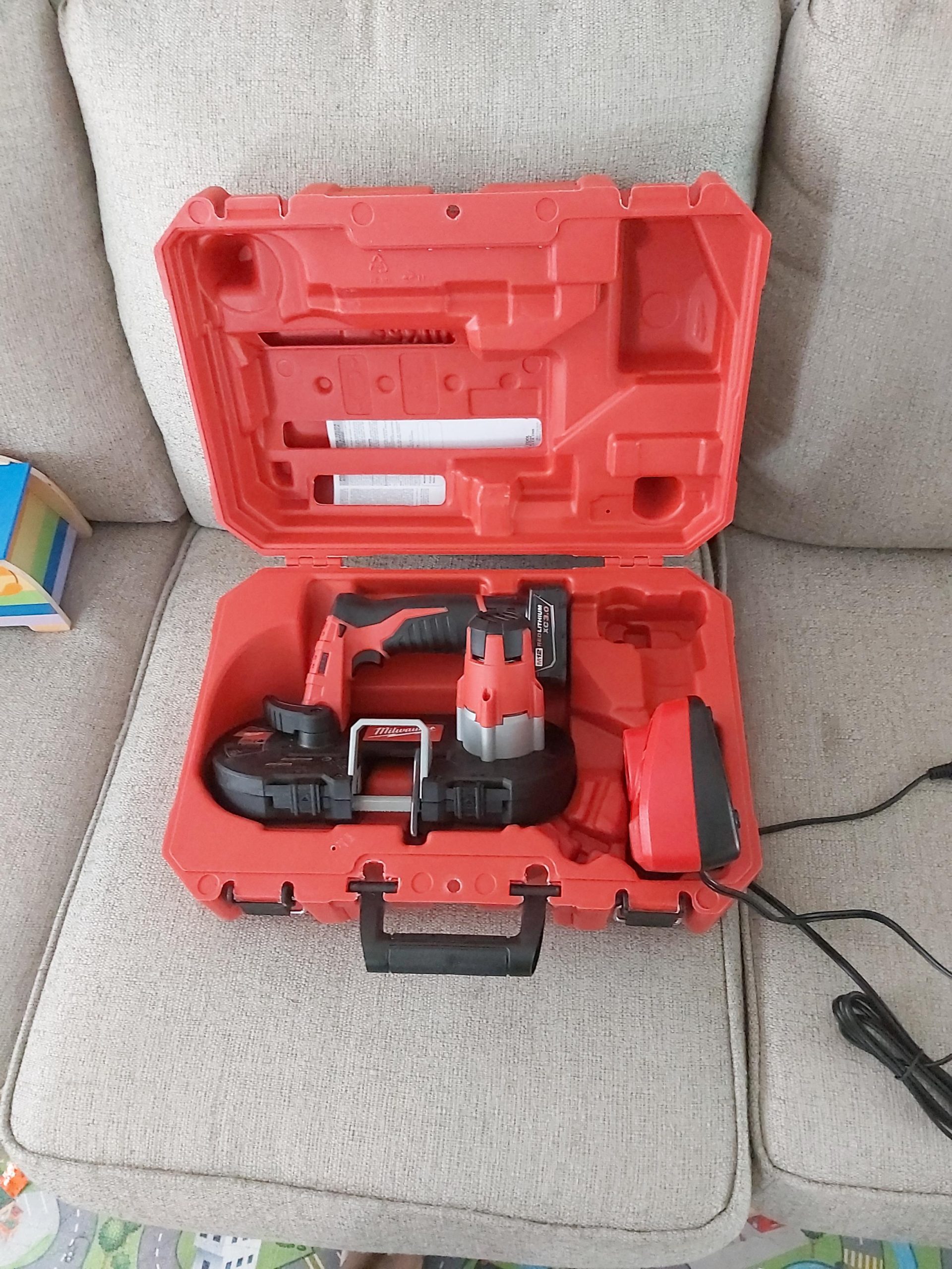 Milwaukee 2429-21XC M12 Cordless Sub-Compact Bandsaw Kit customer photo 2