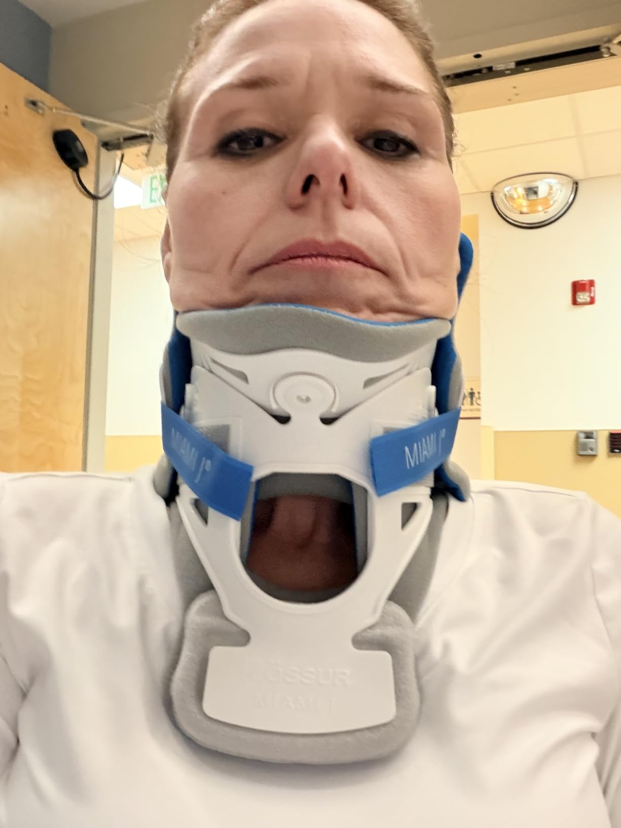 Ossur Miami J Cervical Neck Collar - Relieves Pain & Pressure on Spine | C-Spine Vertebrae Immobilizer | Semi-Rigid Pads for Patient Comfort | MJ-400 Regular customer photo 1