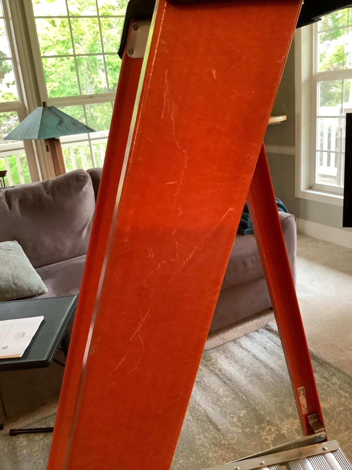 Louisville Ladder 4-Foot Fiberglass Platform Step Ladder, 375-Pound Load Capacity, Type IAA, FXP1804HD customer photo 1