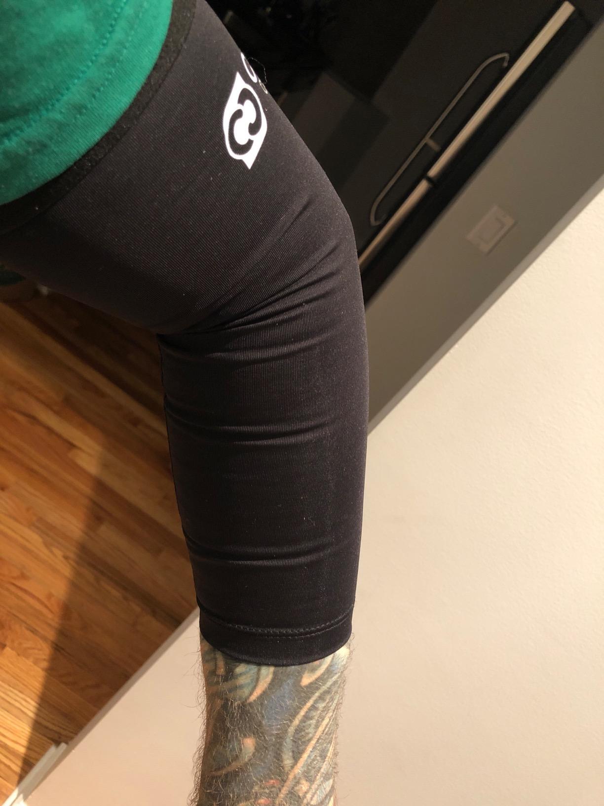 Copper Compression Elbow Sleeve - Copper Infused Orthopedic Brace for Tennis & Golfer Elbow, Tendonitis, Arthritis, Bursitis, Sore Joints & Muscles - Fits Men & Women -1 Sleeve - Original/Black - L customer photo 1