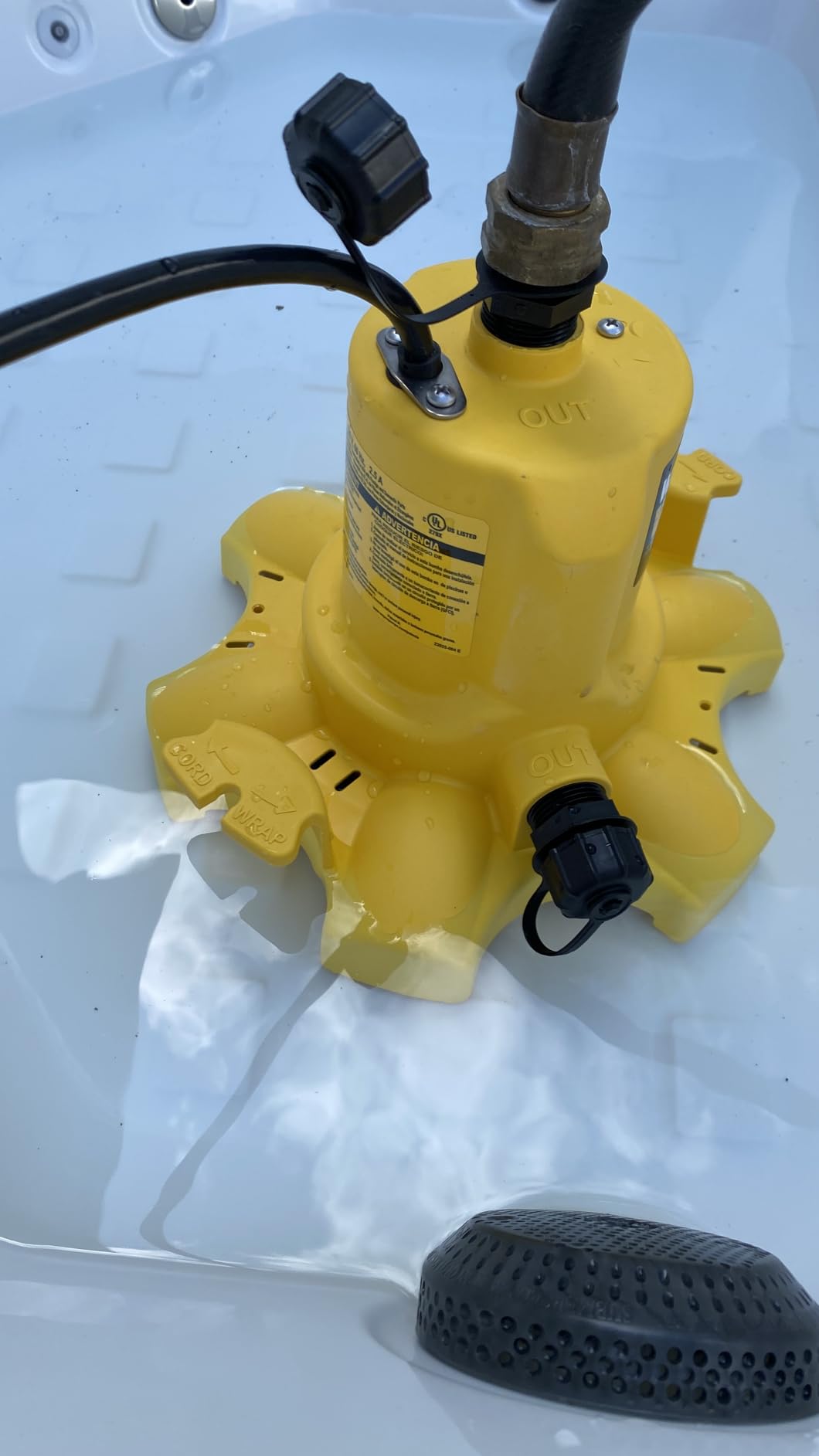 WAYNE - WaterBUG 1/6 HP 1350 GPH Submersible Pump with Multi-Flo Technology - Water Removal and Transfer Pump, Yellow customer photo 1