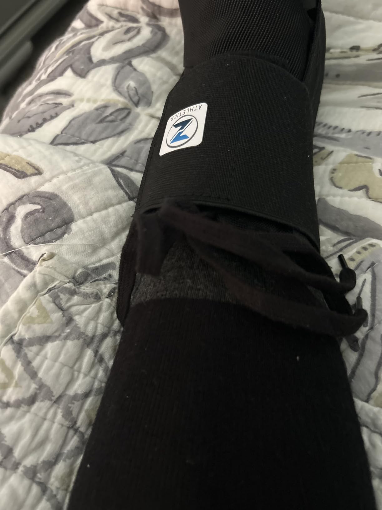 Z ATHLETICS Ankle Brace for Women & Men - Lace Up Adjustable Support with Side Stabilizers for Sprained Ankle, Achilles Tendonitis Relief | Basketball, Volleyball, Running & Sports Recovery - Black, Medium customer photo 1