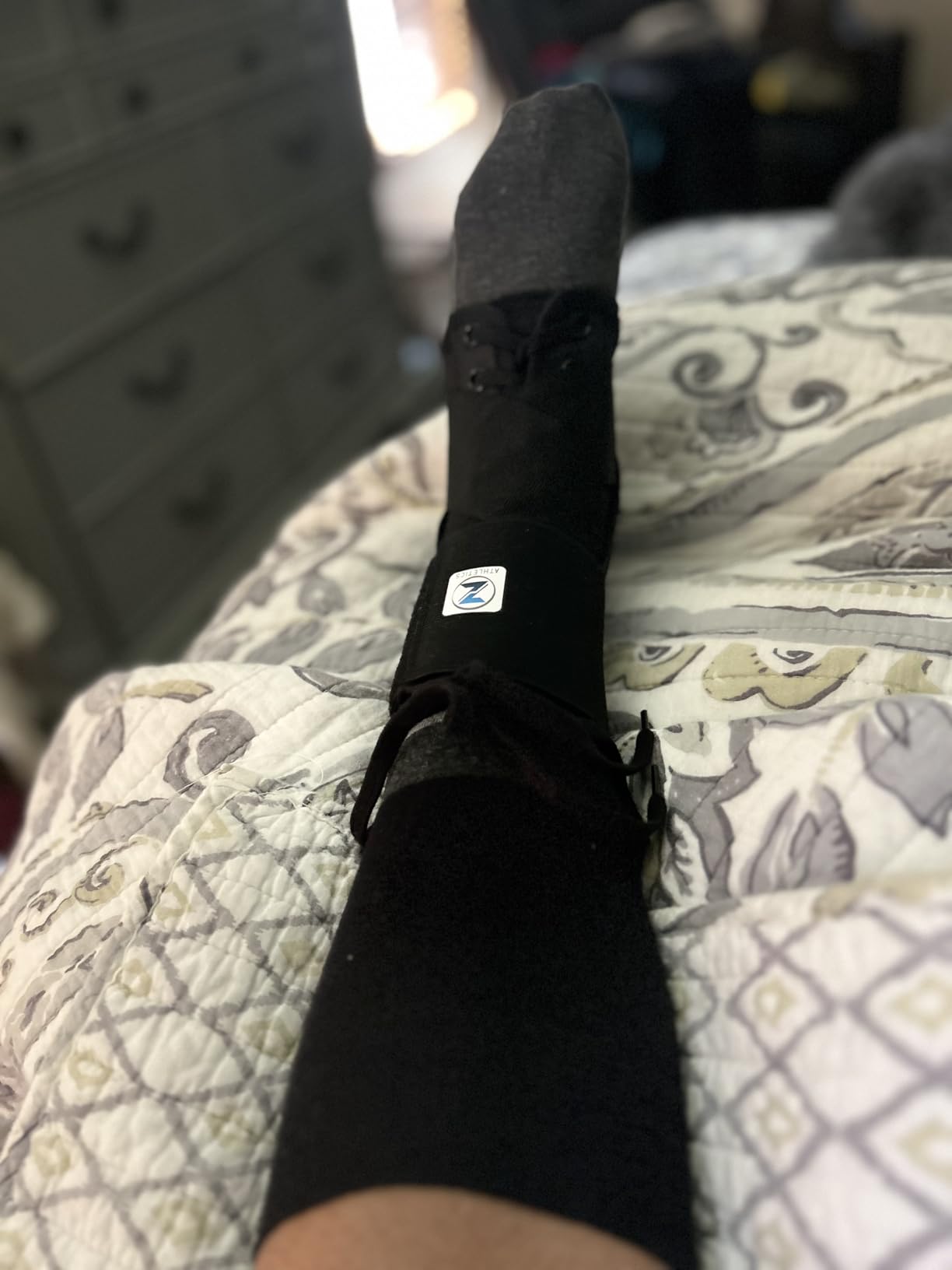Z ATHLETICS Ankle Brace for Women & Men - Lace Up Adjustable Support with Side Stabilizers for Sprained Ankle, Achilles Tendonitis Relief | Basketball, Volleyball, Running & Sports Recovery - Black, Medium customer photo 2