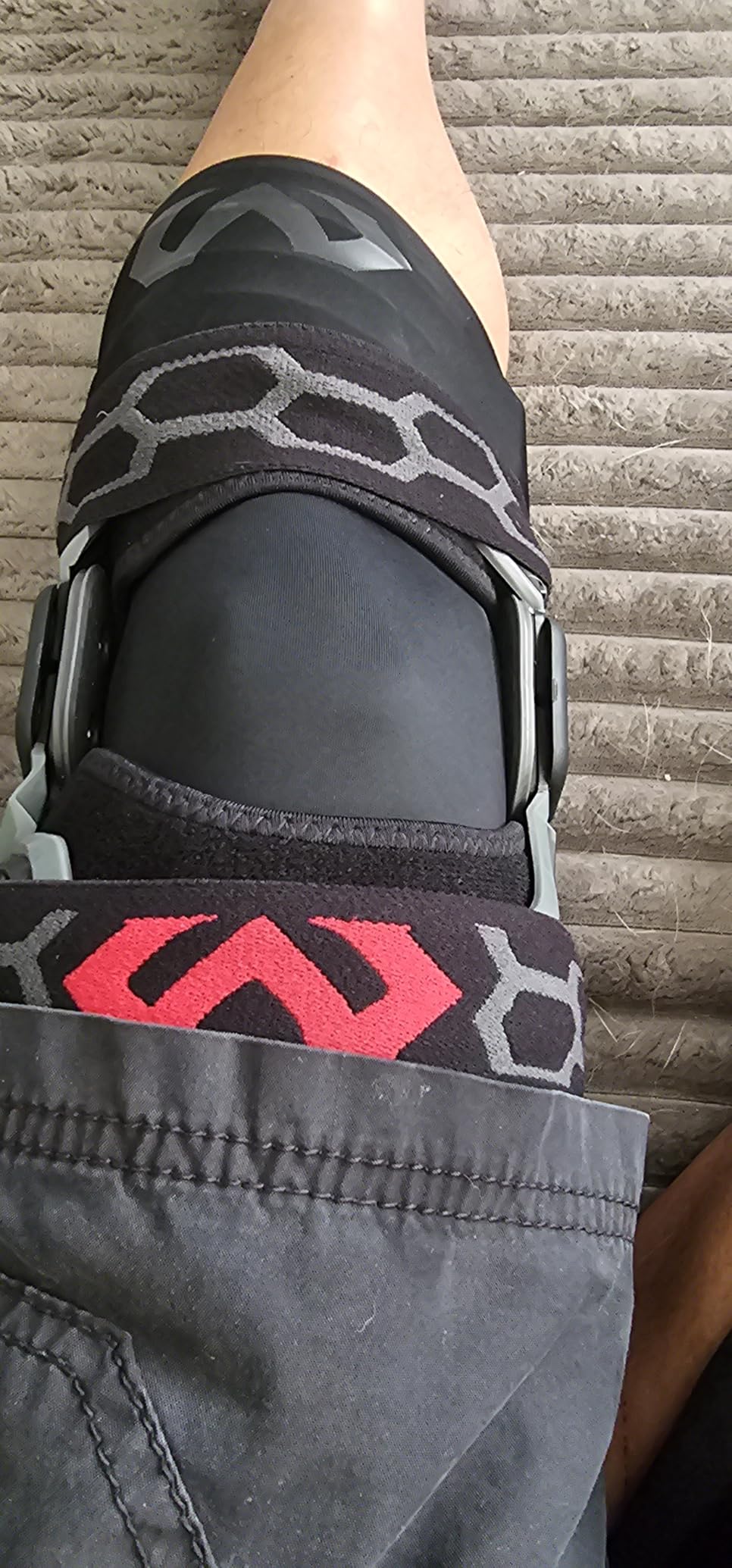 McDavid Knee Brace, Heavy Duty Hinged Knee Braces for Knee Pain, Instabilities, Ligament, ACL, MCL, PCL, Meniscus Injury, Pain Relief, Recovery, Preventive Hyperextension, Left or Right Side customer photo 1