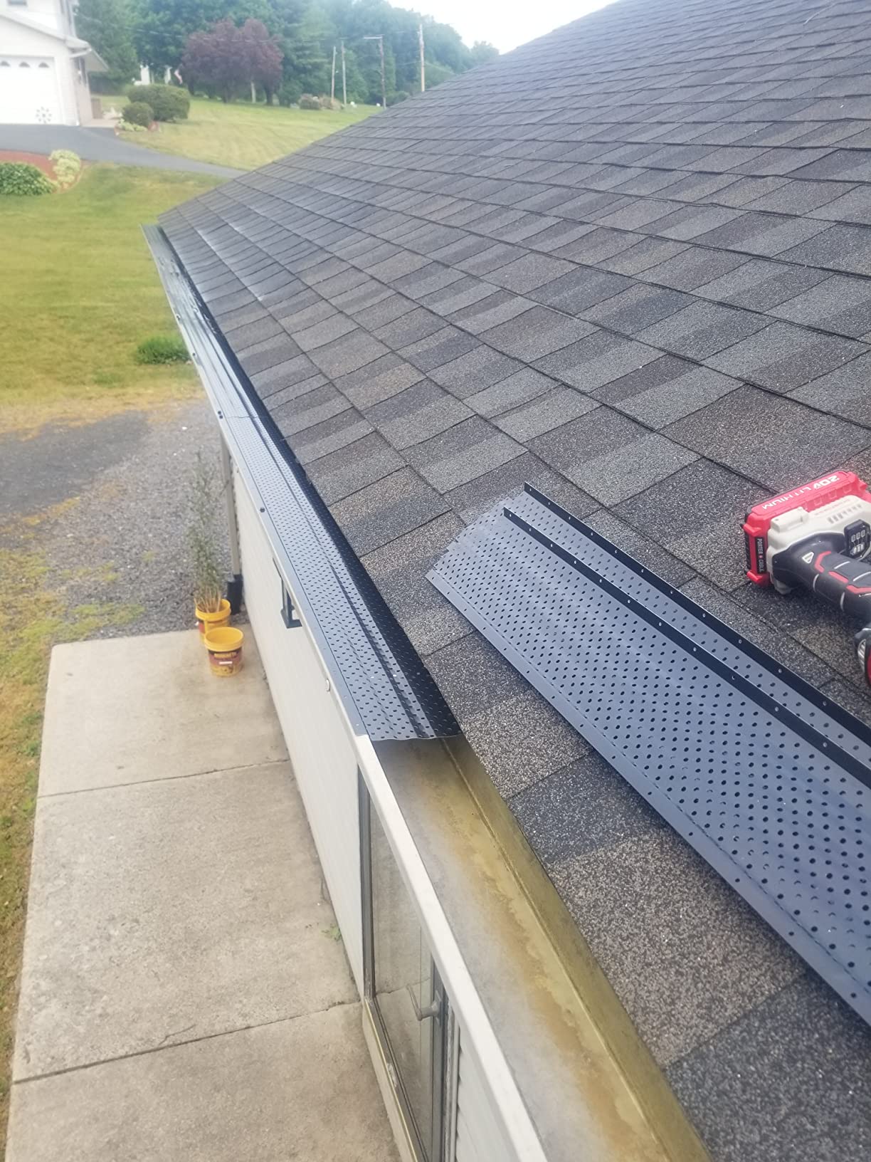 LeafTEK Heavy-Duty Aluminum Gutter Guard System, Fits 5 in, 200 ft, Black | 404-hole filtration, Contractor-Trusted, DIY Install Kit with Screws & Driver, Made in USA, Lifetime replacement warranty customer photo 2