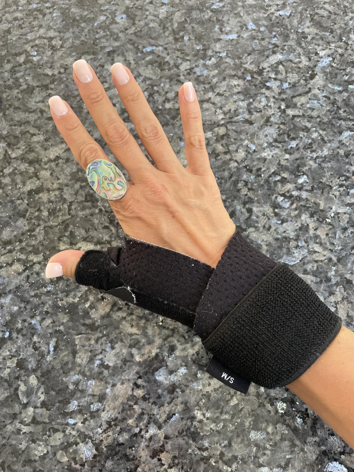 Reversible Thumb & Wrist Stabilizer splint for BlackBerry Thumb, Trigger Finger, Pain Relief, Arthritis, Tendonitis, Sprained and Carpal Tunnel Supporting, Lightweight and Breathable S/M customer photo 1