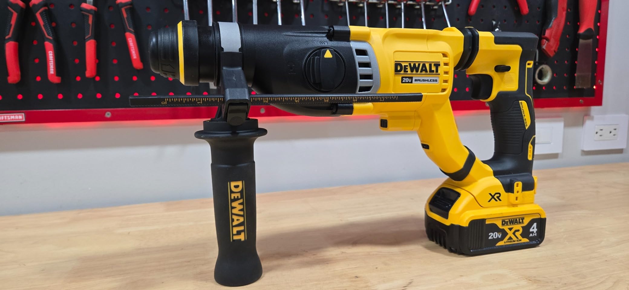 DEWALT 20V MAX Rotary Hammer, SDS Plus, 1-1/8-Inch, Tool Only (DCH263B) customer photo 1