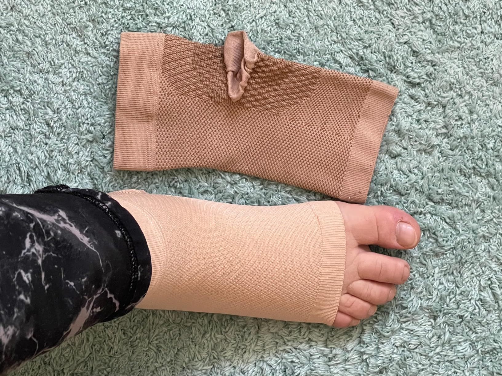KEMFORD Ankle Compression Sleeve - 1-Pair, Plantar Fasciitis Braces - Open Toe Compression Socks for Swelling, Sprain, Neuropathy, Foot Arch Support for Men and Women - 20-30mmhg customer photo 2
