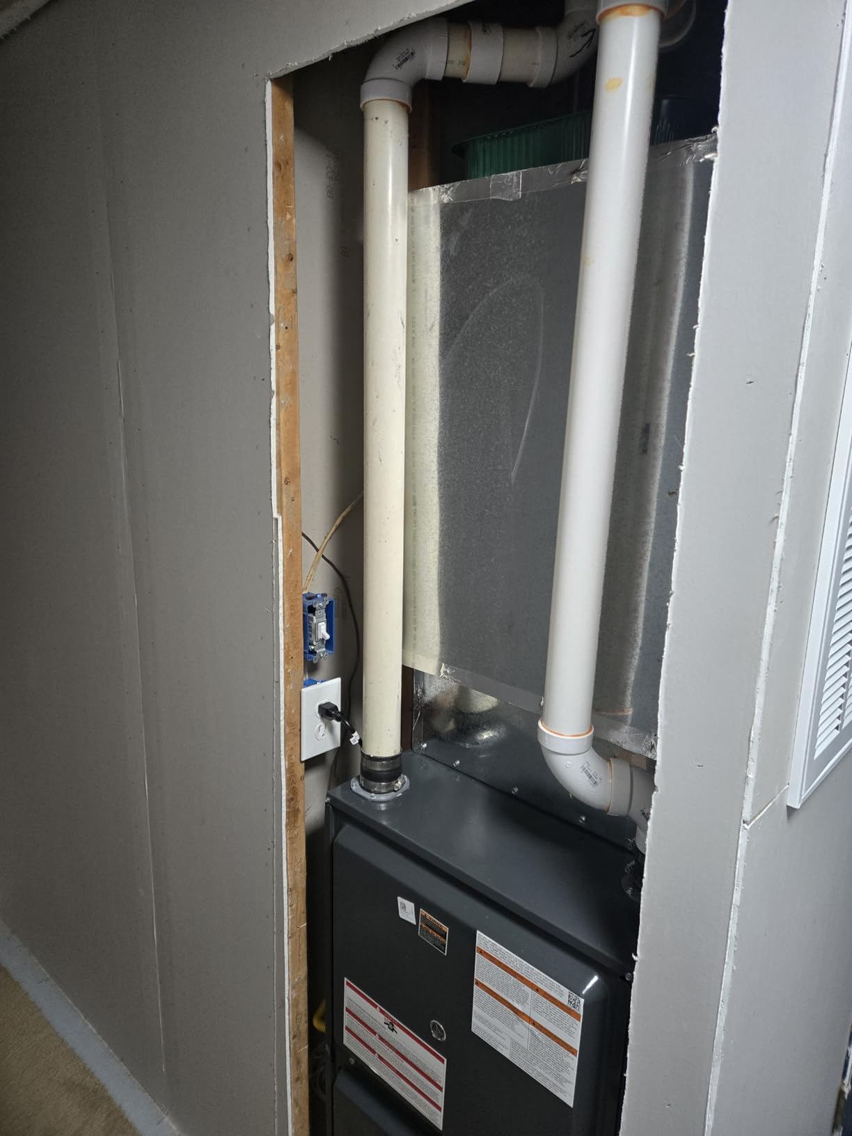 Goodman 80,000 BTU 96% Efficiency multi-speed, single-stage downflow Furnace (GD9S960804CN) customer photo 1