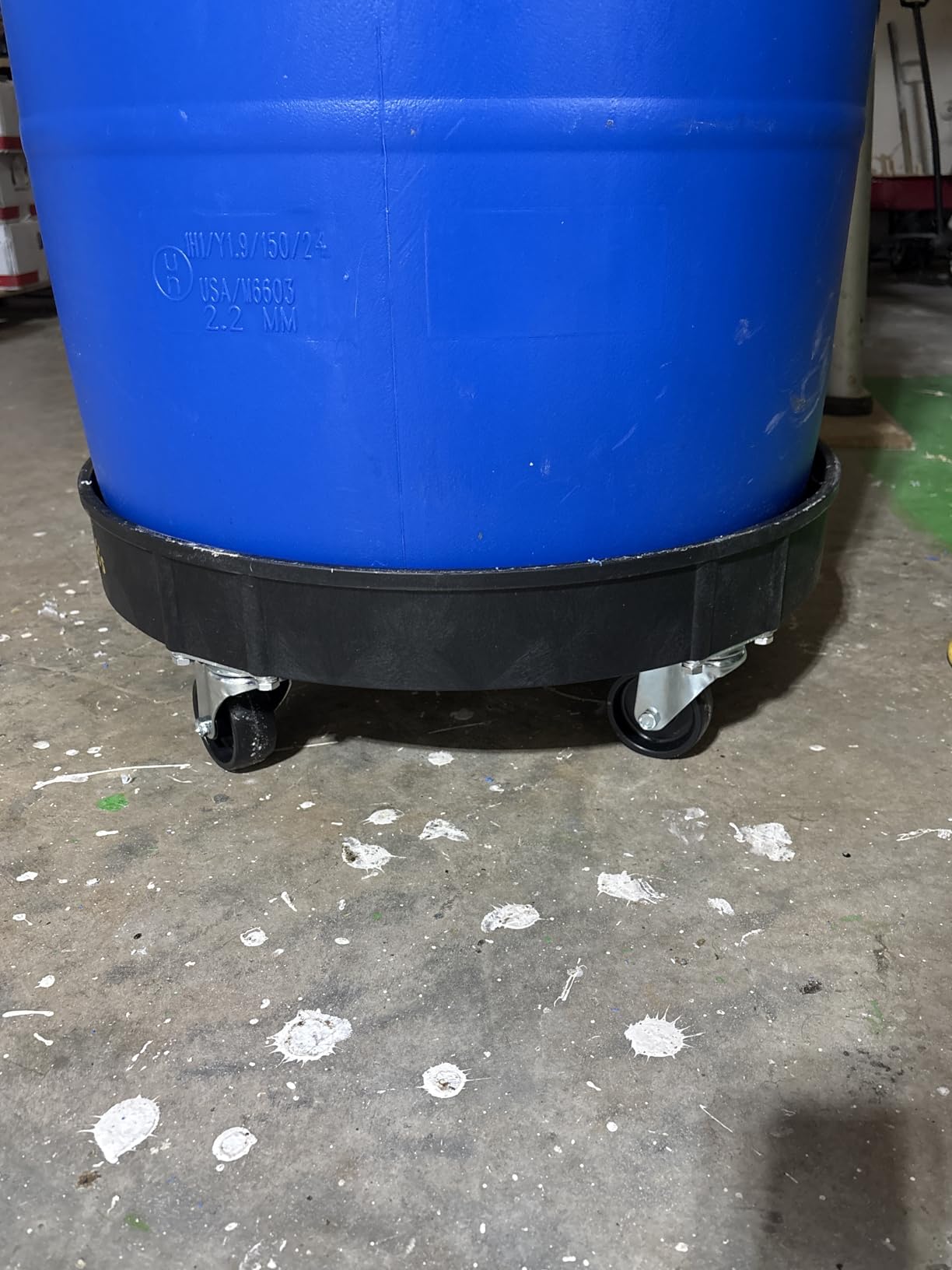ELAFROS Heavy Duty Plastic Drum Dolly, 30/55 Gallon Barrel Cart, 900lb Gray | 5 Swivel Casters, 24.25 in Diameter, 2-Tier Platform, Plastic Barrel Dolly, Drum Cart, Keg Pail Trash Can Rolling Base, Stand customer photo 1