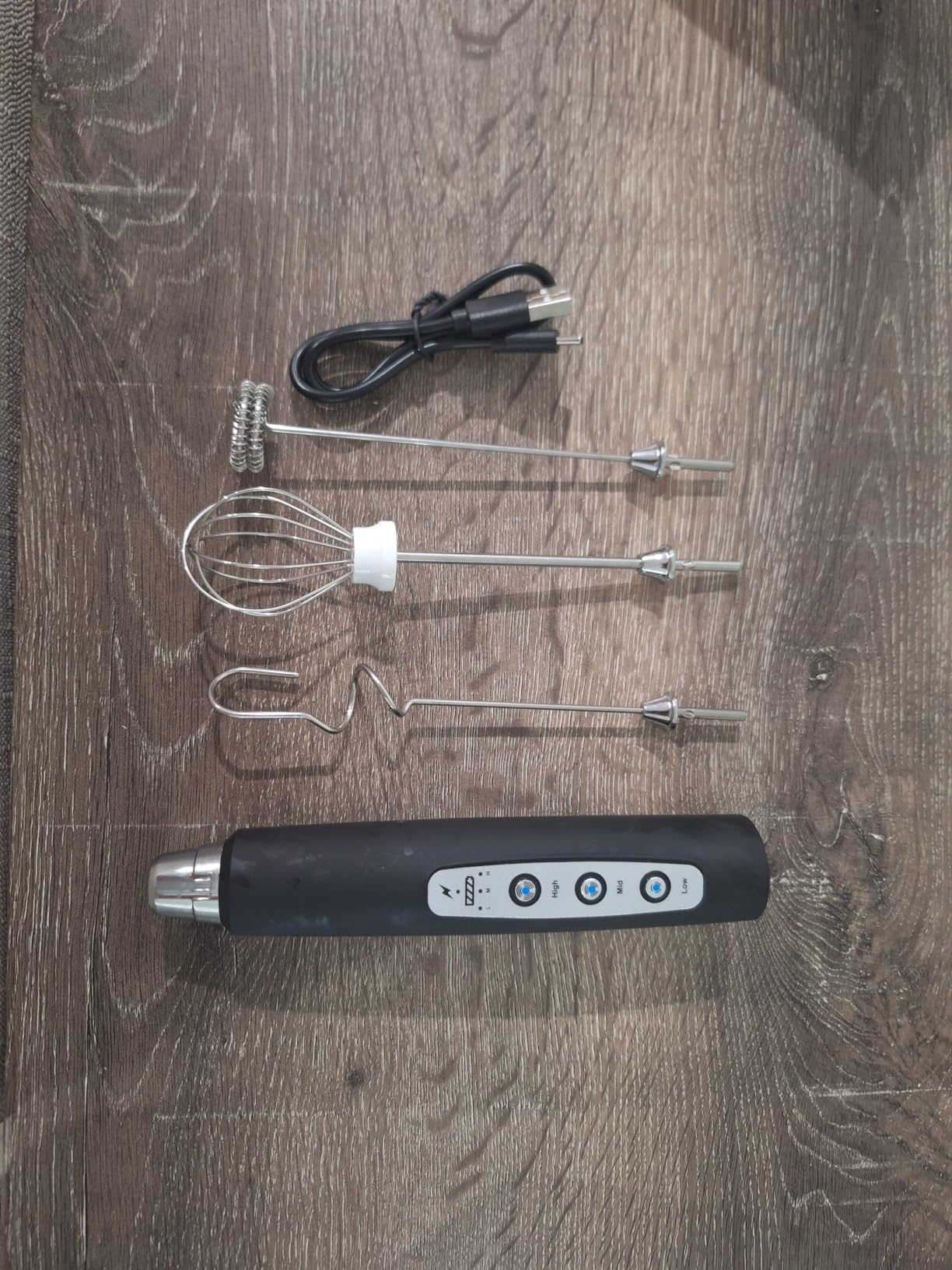 YUSWKO Handheld Milk Frother Wand for Coffee, Rechargeable Electric Whisk with 3 Heads 3 Speeds Drink Mixer Coffee Frother For Latte, Cappuccino, Hot Chocolate, Egg, Black customer photo 1