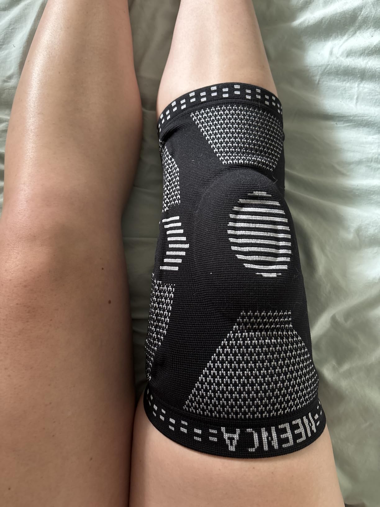 NEENCA Professional Knee Brace, Medical Knee Support for Women & Men Relief | Patented Patella Gel Pad & Side Stabilizers, Compression Sleeve for Knee Pain, Swelling, ACL, PCL, Arthritis, Sports, Workout customer photo 1