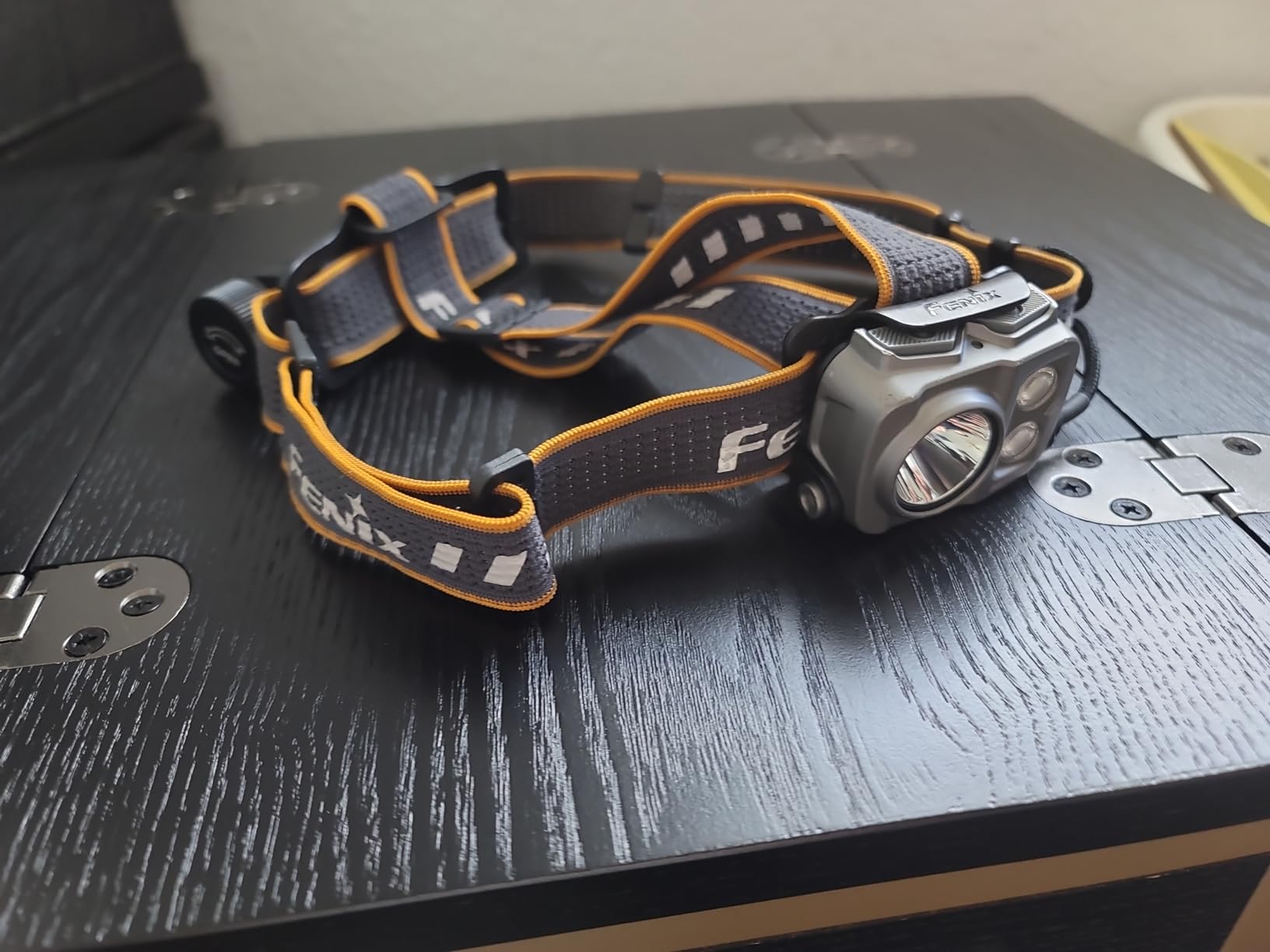Fenix HP25R v2.0 Headlamp, 1600 Lumen Spotlight, 400 lumens Floodlight and Red Light, USB-C Rechargeable with LumenTac Organizer customer photo 1