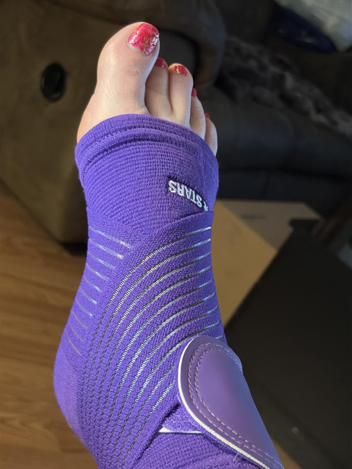 Sleeve Stars Ankle Brace for Women & Men, Ankle Wrap for Sprain, Compression Sleeve for Plantar Fasciitis Relief, Easy Customizable Support: w/ Removable Strap (Single/M:10