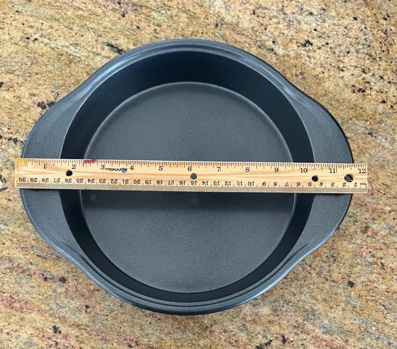 Wilton Platinum Non-Stick Round Cake Pan, Made Without PFAS, 9 in. | DURALAST Silicone Infused Double Coating customer photo 1