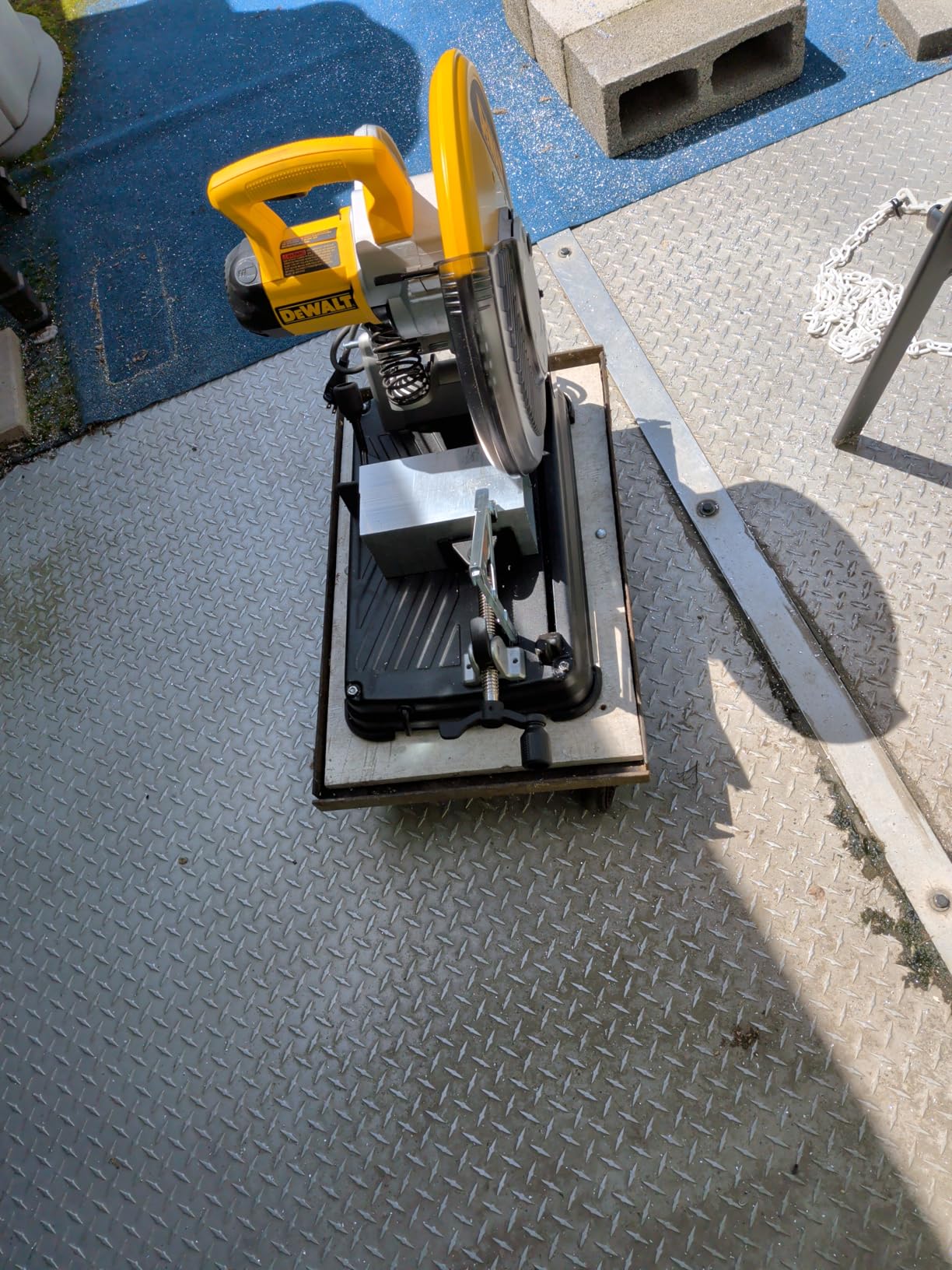 DEWALT Metal Cutting Saw, 14-Inch Steel Blade (DW872) customer photo 2