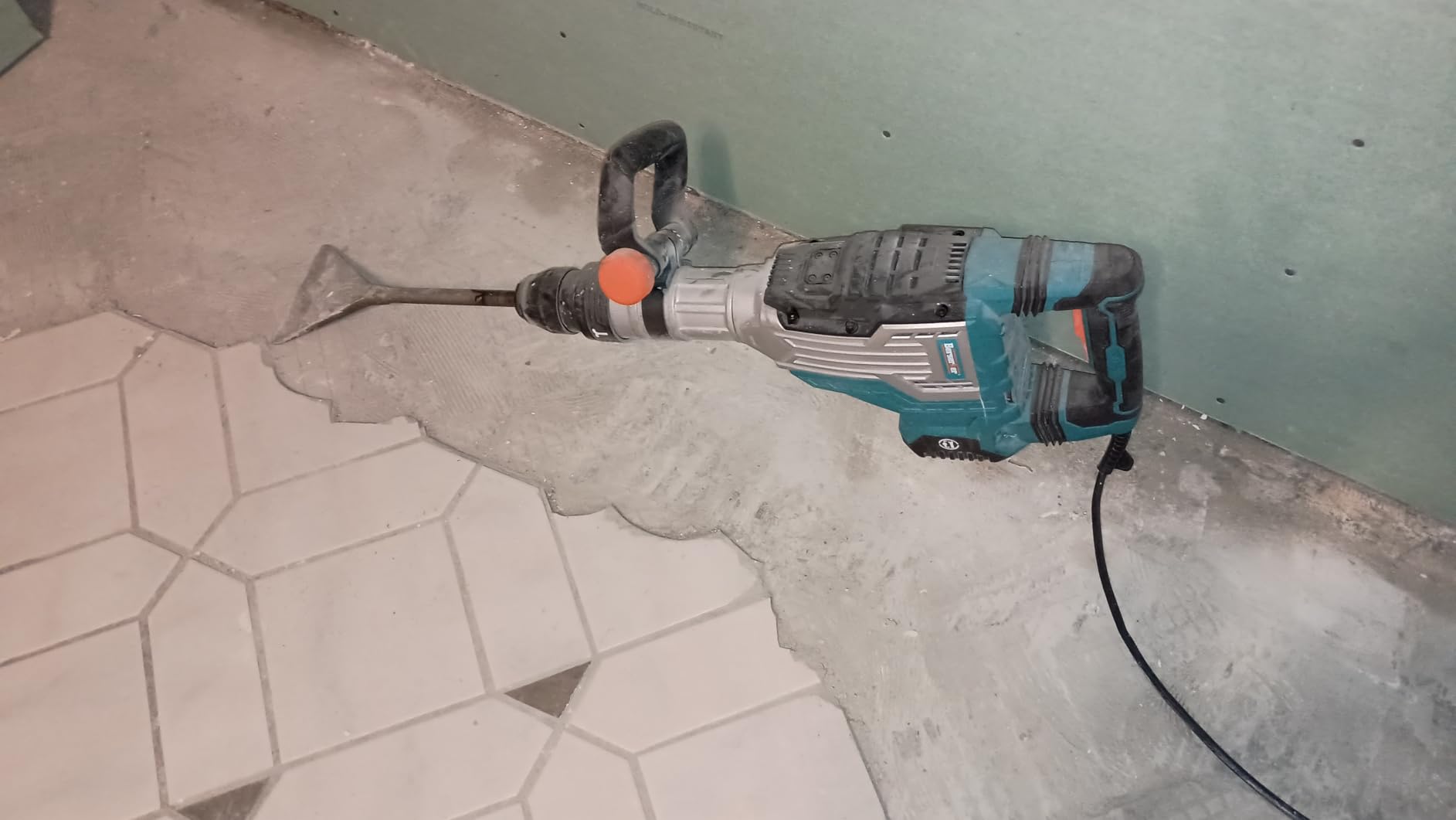 Berserker 1700W 25-Pound SDS-Max Demolition Jack Hammer 65H,14-Amp Corded | Inline Medium/Heavy duty Electric Concrete/Pavement Breaker with Variable Speed,Vibration Control,Carrying Case & 2 Chisels customer photo 1