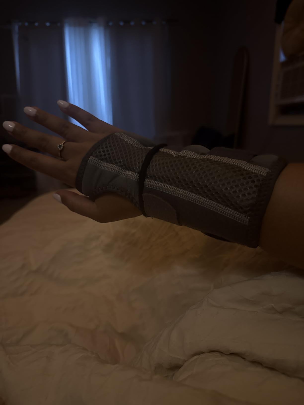 DR. BRACE Adjustable Wrist Brace Night Support for Carpal Tunnel, Doctor Developed, Upgraded with Double Splint & Therapeutic Cushion, Hand Brace for Pain Relief, Injuries, Sprains (S/M Right Hand, Grey) customer photo 1