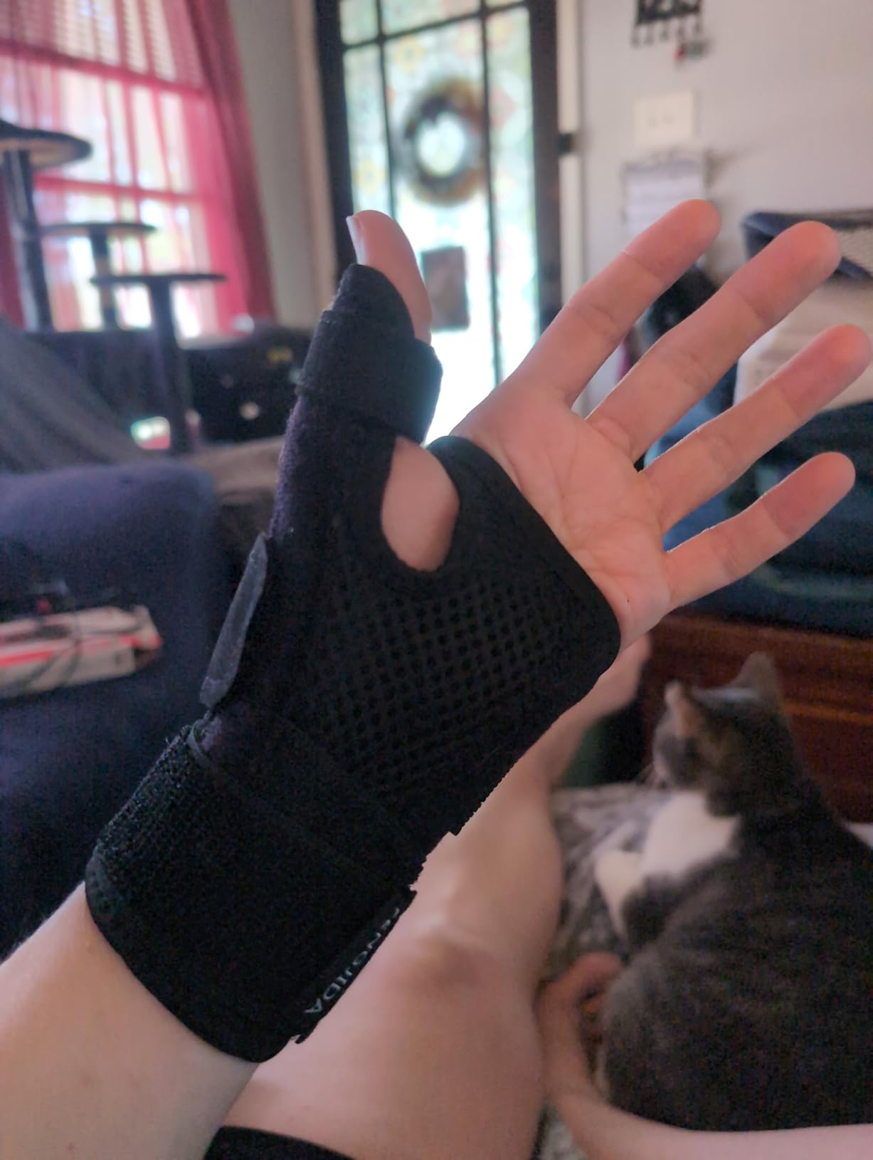 Thumb Brace - Carpal Tunnel Wrist Brace for Men & Women, Thumb Spica Splint with Thumb Support for Arthritis, Tendonitis, De Quervain's & Sprains, Night Sleep Pain Relief Stabilizer for Left & Right Hand customer photo 1