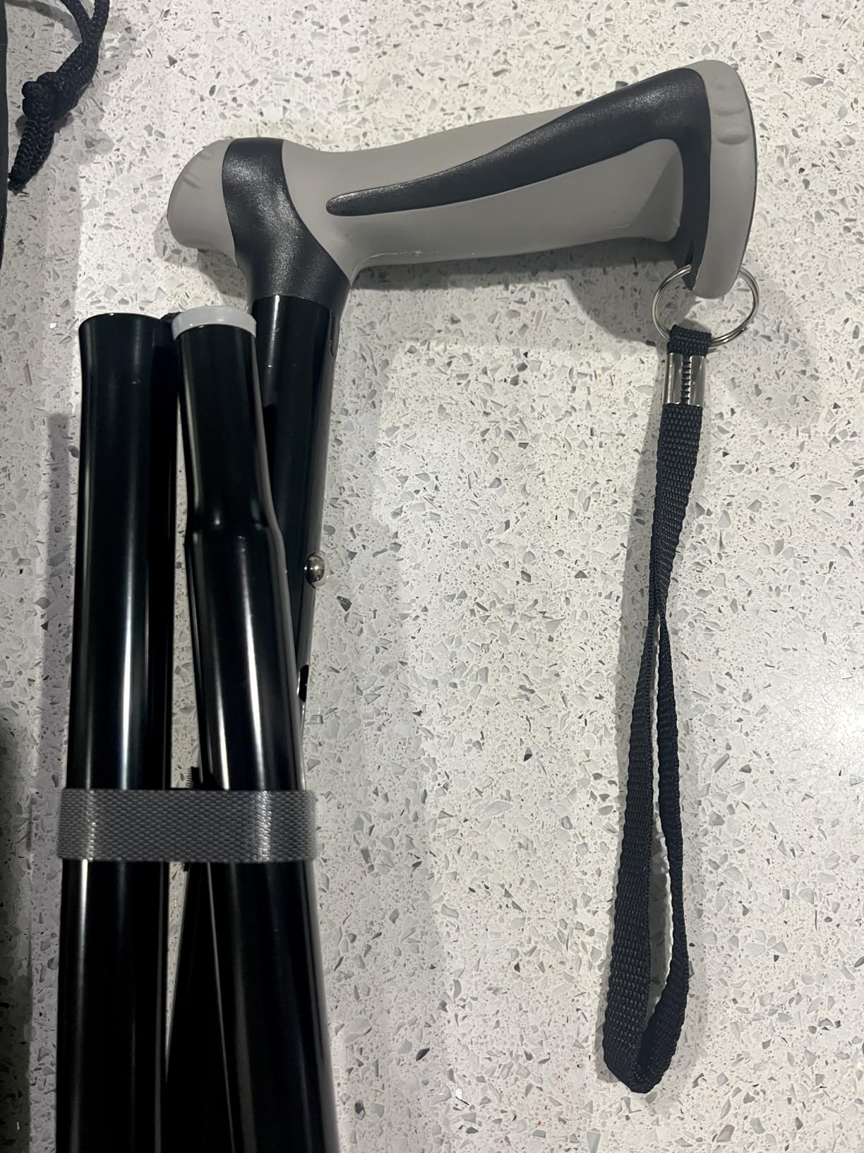 REHAND Walking Cane - Foldable, Adjustable, Collapsible Walking Canes for Men & Women, Heavy Duty All Terrain Tip, with Travel Bag | Walking Sticks for Seniors & Adults customer photo 2
