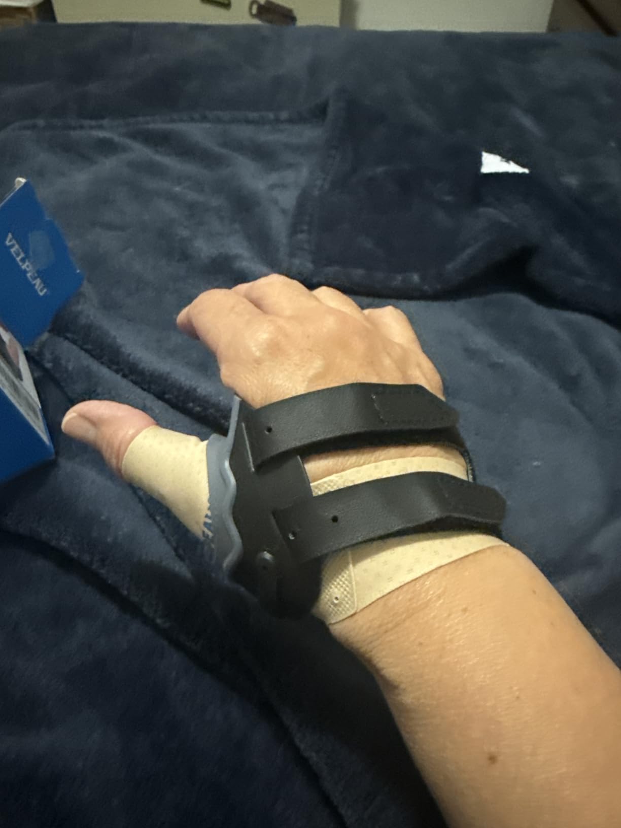 Velpeau CMC Thumb Brace for Osteoarthritis - with Shape-memory Restriction Splint, CMC Joint Stabilizer, Basal Thumb Arthritis Pain Relief and Support for Women and Men (Black, Right Hand, Medium) customer photo 2