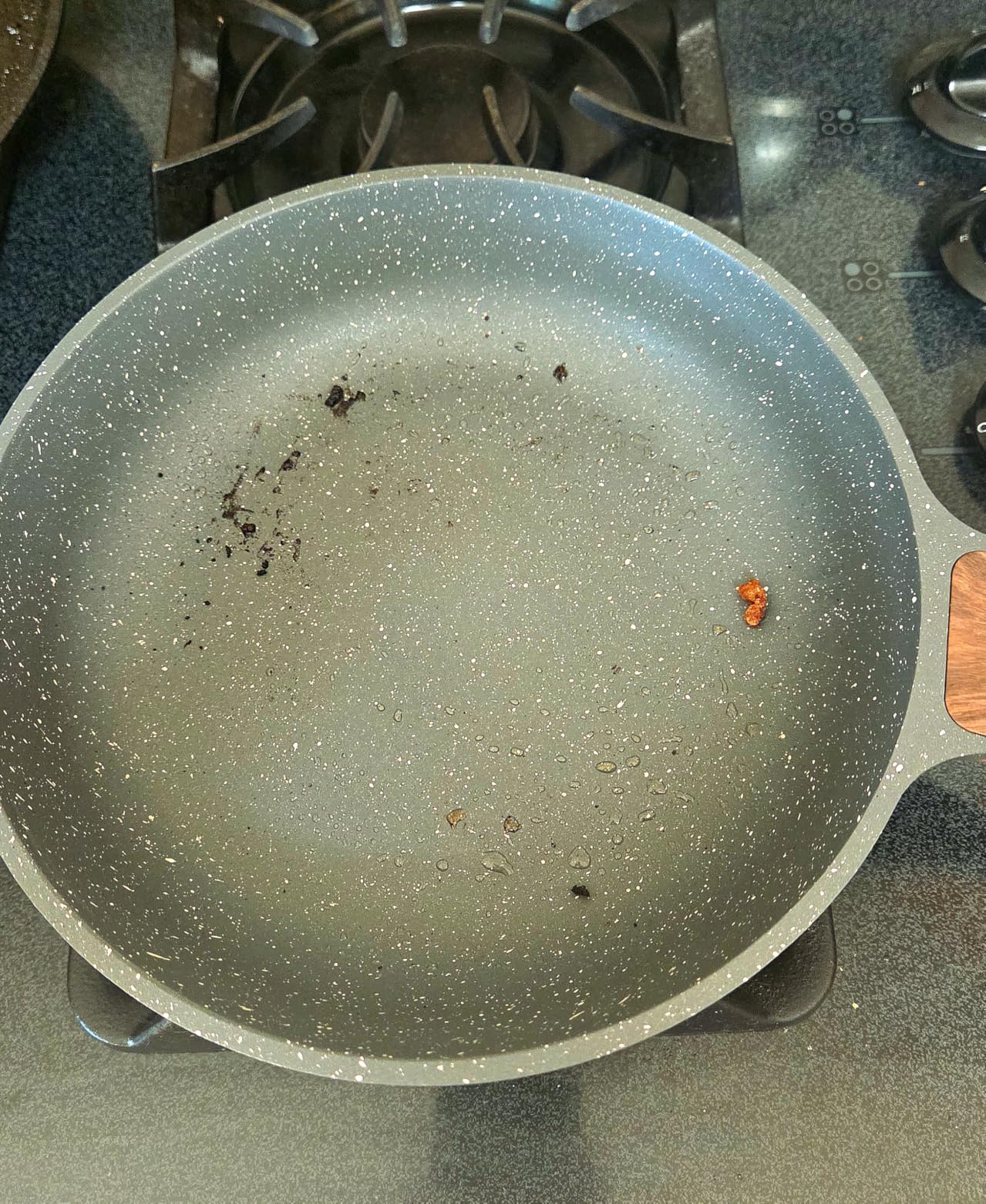 Nonstick Ceramic Frying Pan Skillet, 11 Inch Omelet Pan, Healthy Non Toxic Induction Compatible Egg Pan with Heat Resistant Handle, PTFE and PFAS-Free customer photo 1