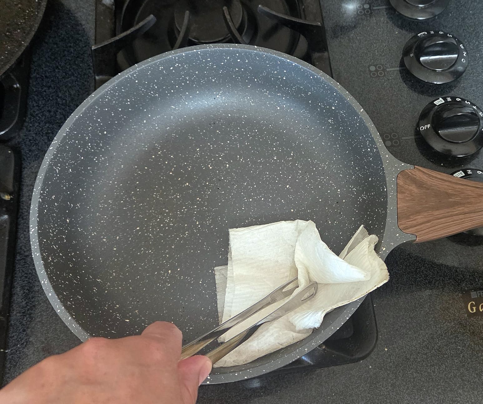 Nonstick Ceramic Frying Pan Skillet, 11 Inch Omelet Pan, Healthy Non Toxic Induction Compatible Egg Pan with Heat Resistant Handle, PTFE and PFAS-Free customer photo 2