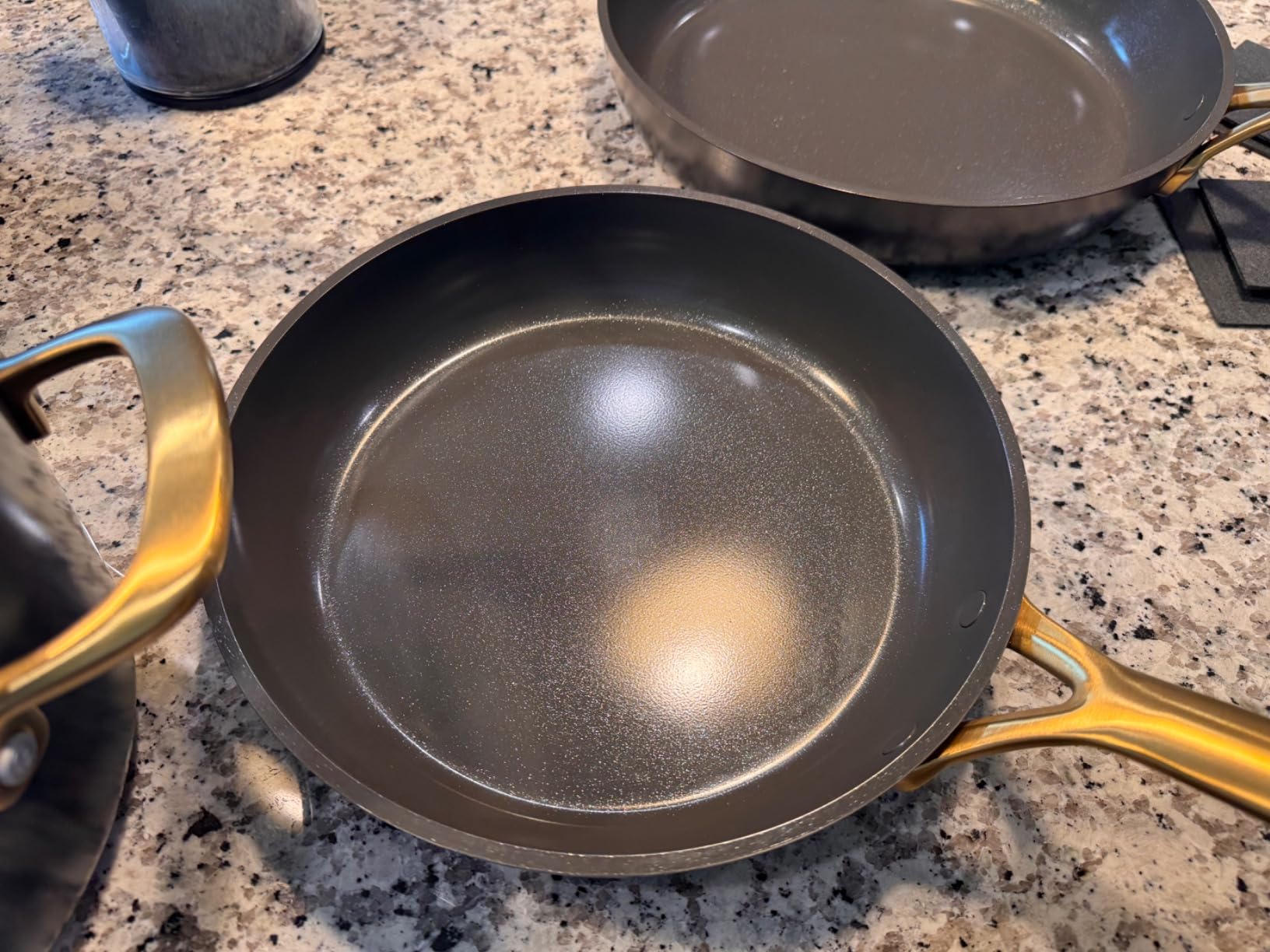 GreenPan GP5 Hard Anodized Healthy Ceramic Nonstick 14 Piece Cookware Pots and Pans Set, Heavy Gauge Scratch Resistant, Stay-Flat Surface, Induction, Mirror Finish Handle, Oven Safe, PFAS-Free, Slate customer photo 2