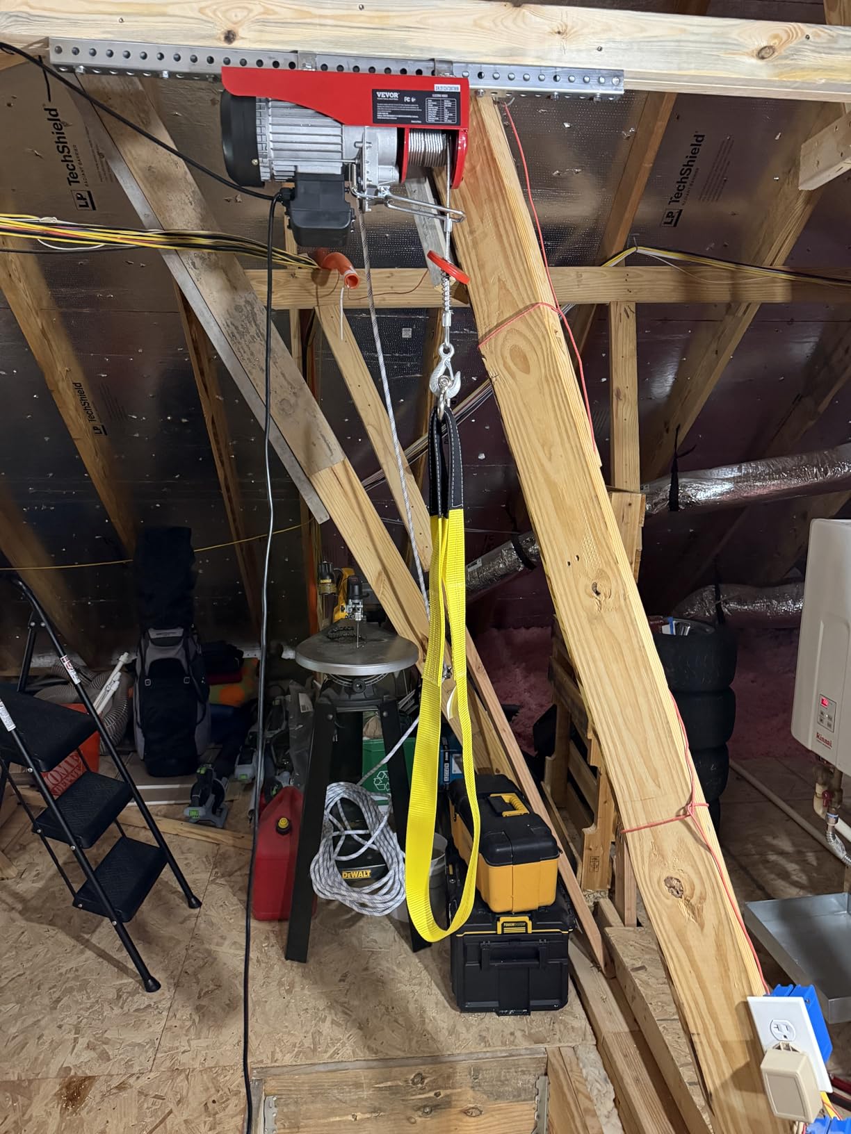 VEVOR Electric Hoist with Remote Control, 1320LBS Electric Winch, 110V Electric Hoist with 14ft Wired Control for Lifting in Factories, Warehouses, Construction Site, Attic customer photo 1