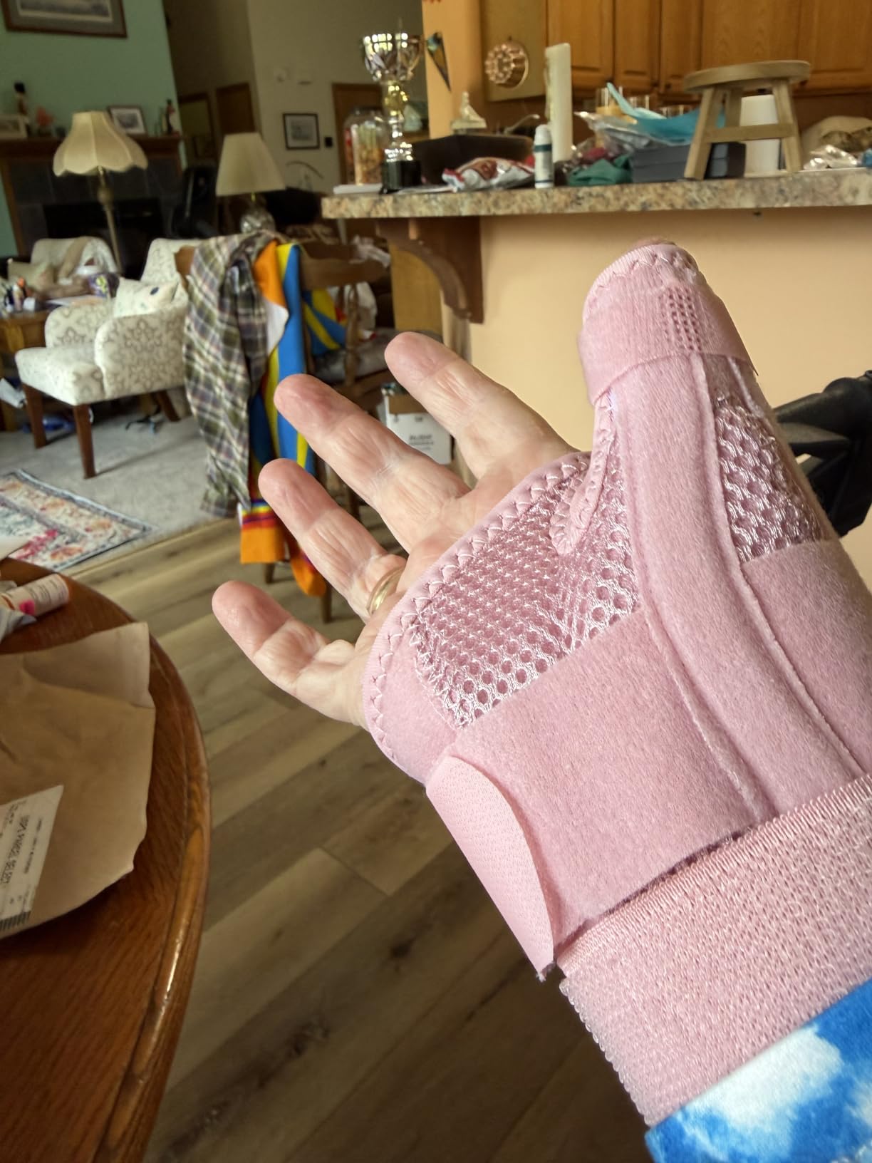 BraceUP Thumb Splint Brace Right Left Hand Women and Men, Spica Splint, CMC Thumb Brace with Thumb Support, for Arthritis, Tendonitis, Carpal Tunnel Pain Relief and Thumb Sprain (Pink) customer photo 2