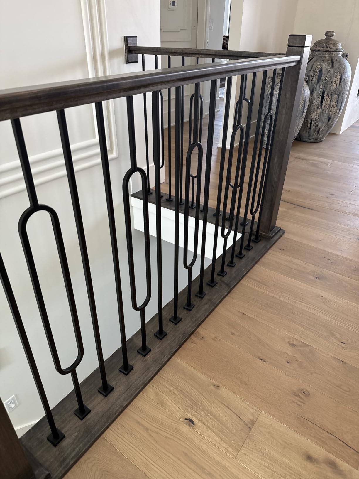 16 Pack Rectangular Hollow Stair Spindles 44 Inches, 1/2