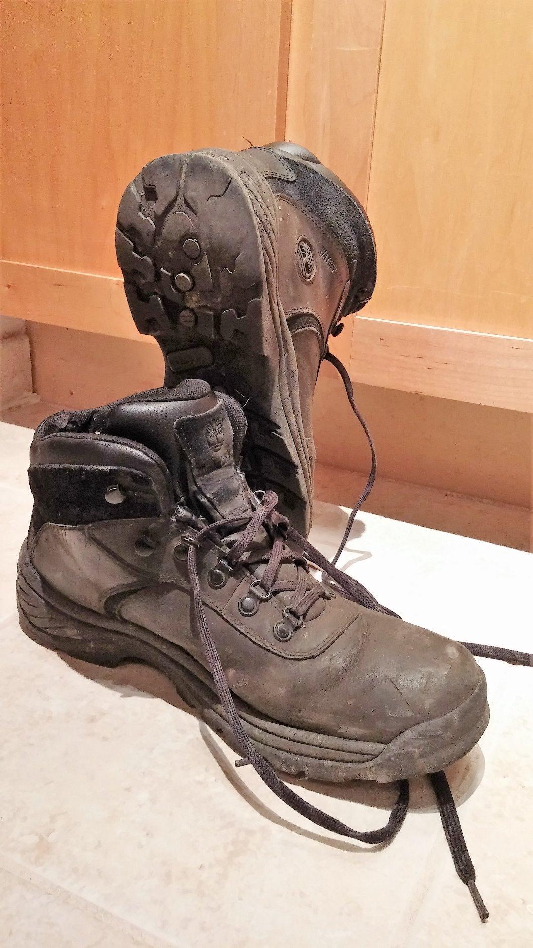 Timberland Men's Flume Mid Waterproof Hiking Boot customer photo 2